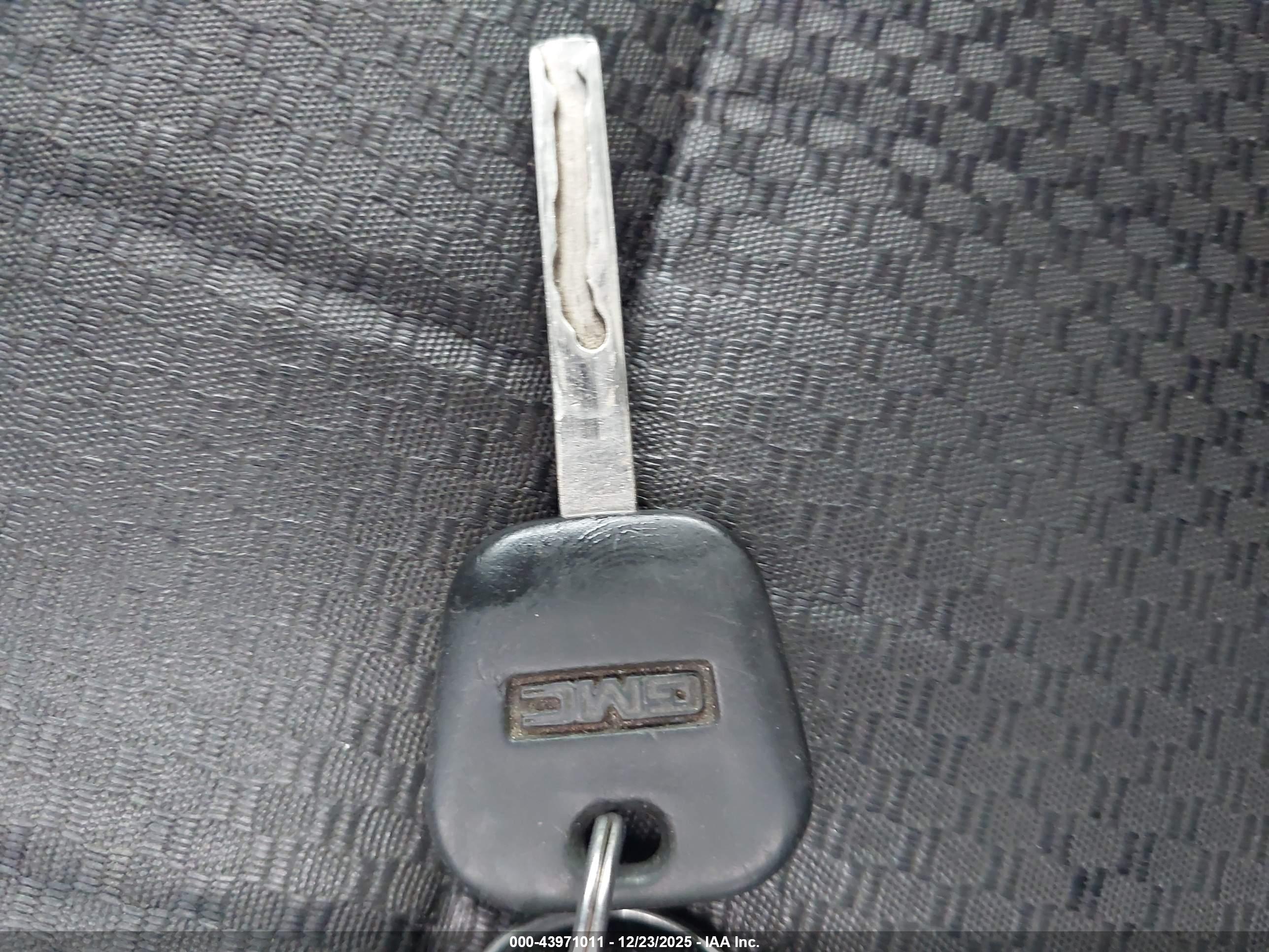 GMC SIERRA image 11