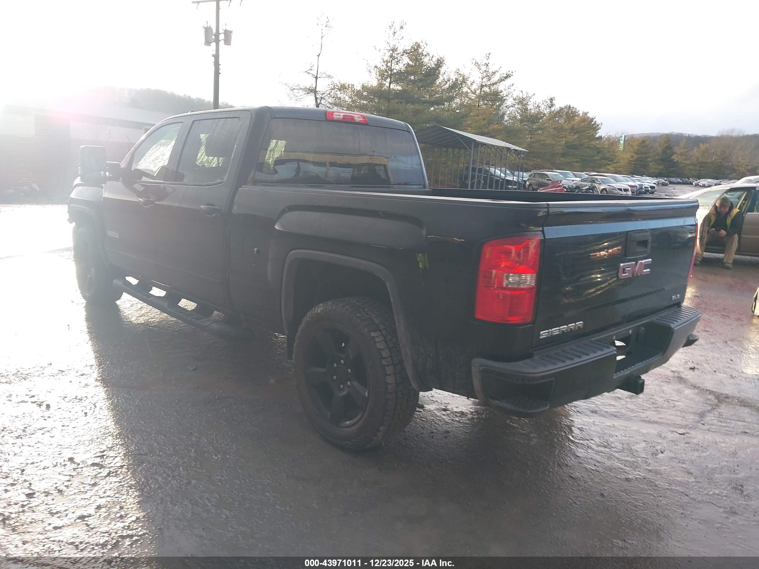 GMC SIERRA image 3