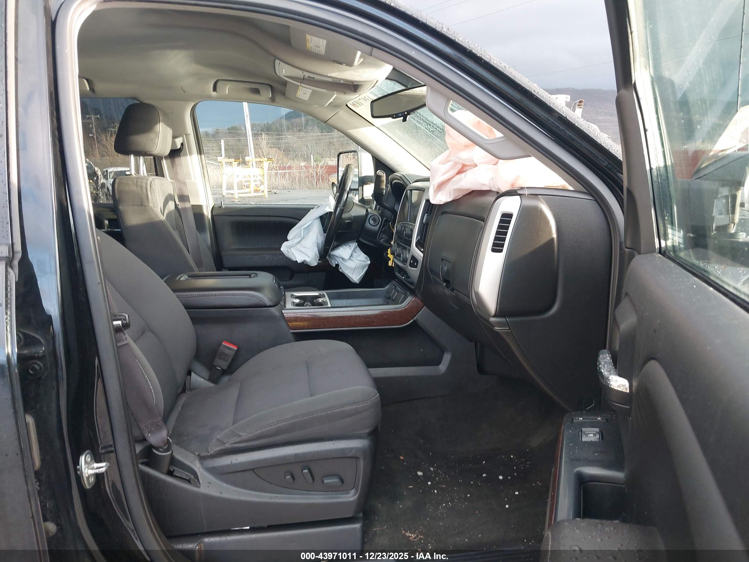 GMC SIERRA image 5