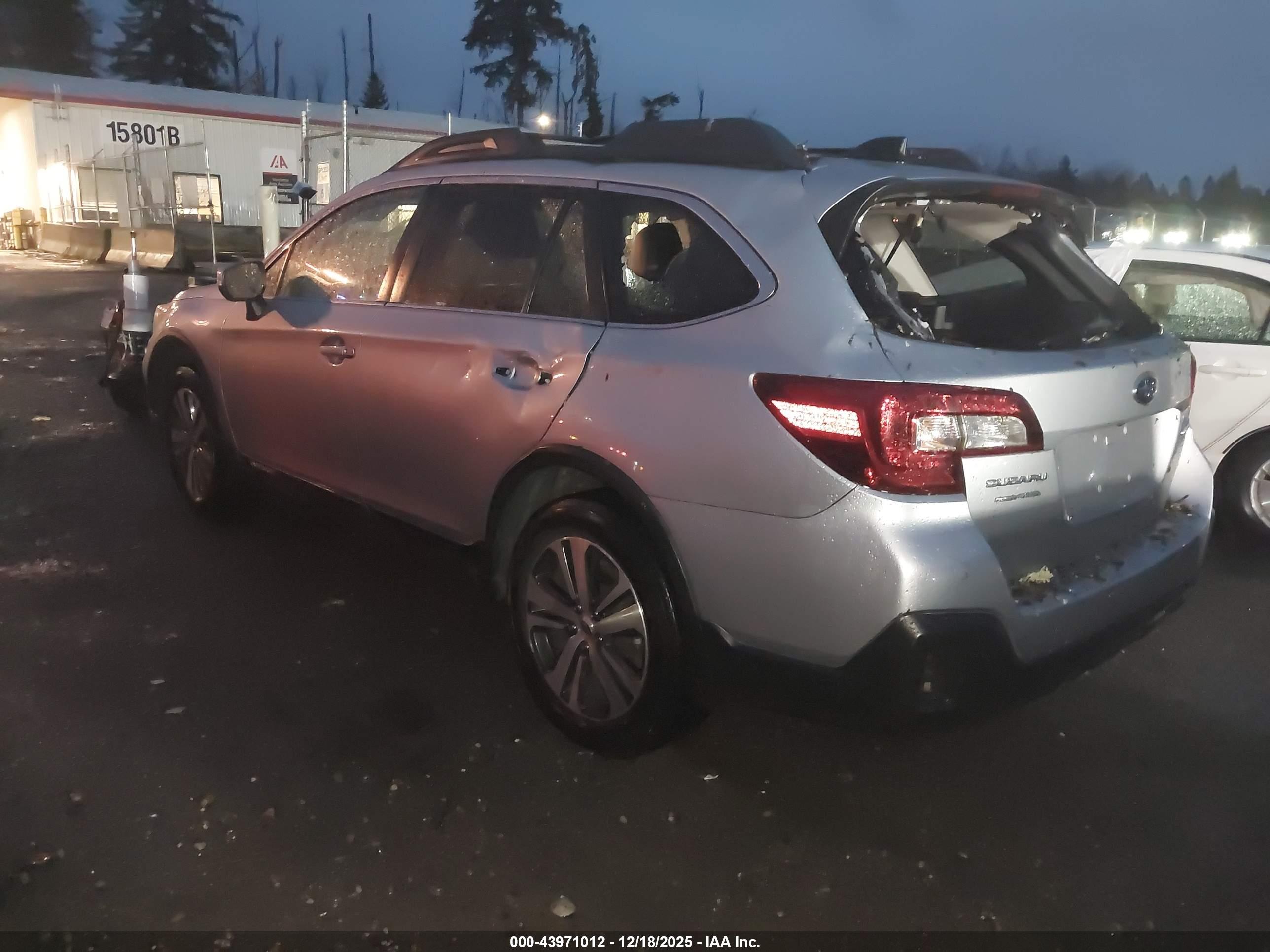 SUBARU OUTBACK image 3