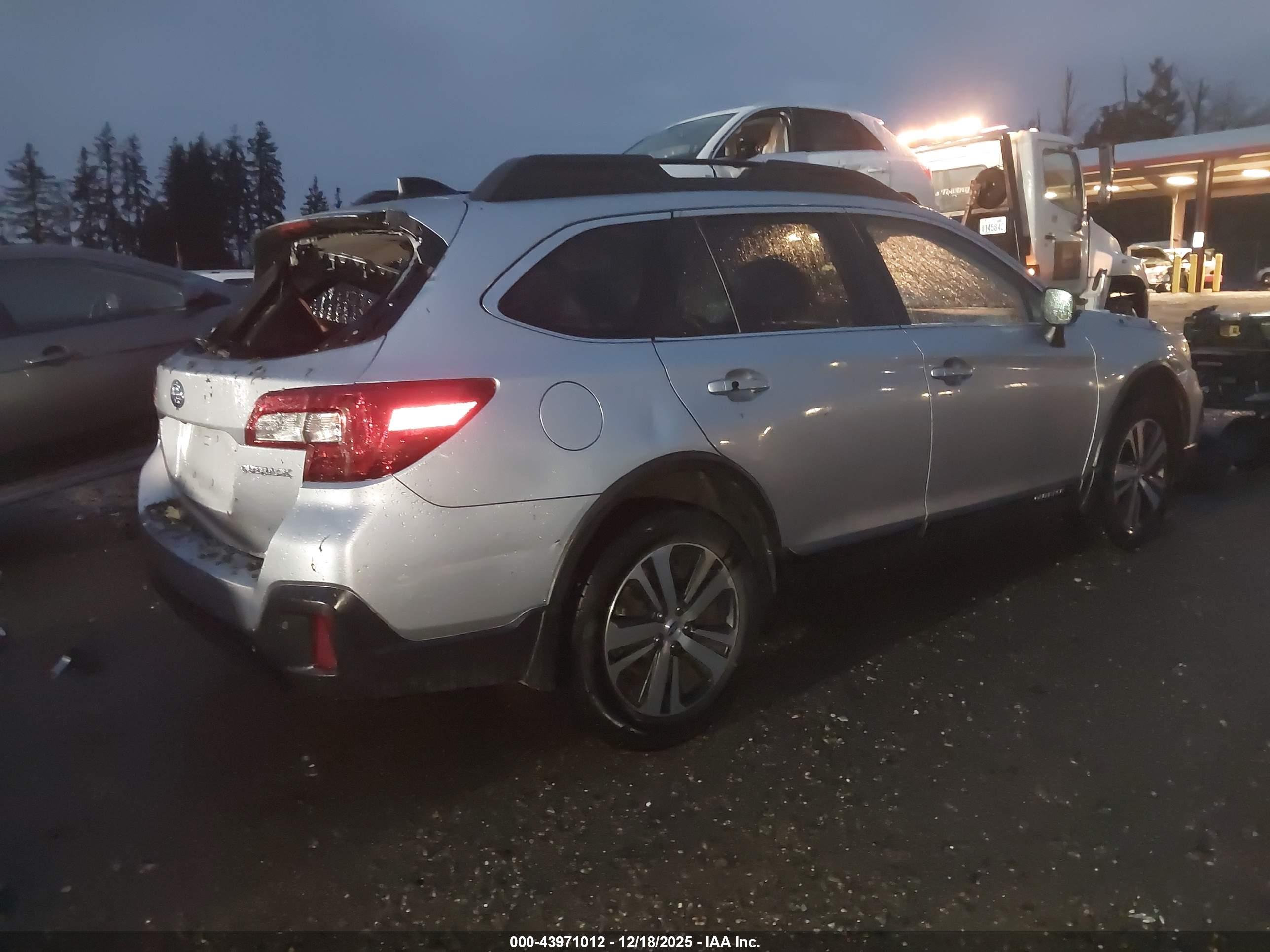 SUBARU OUTBACK image 4