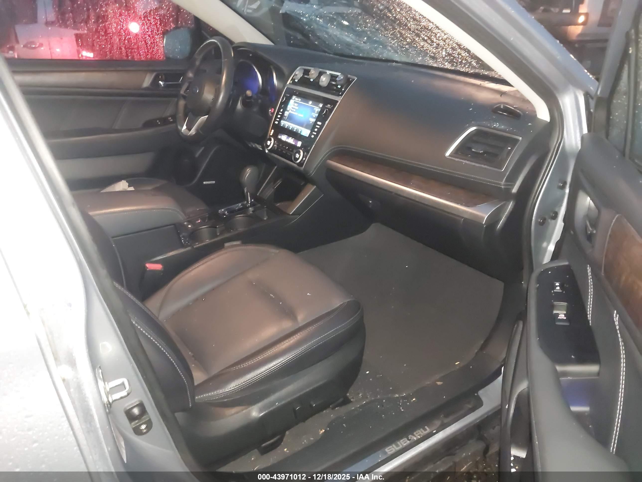 SUBARU OUTBACK image 5