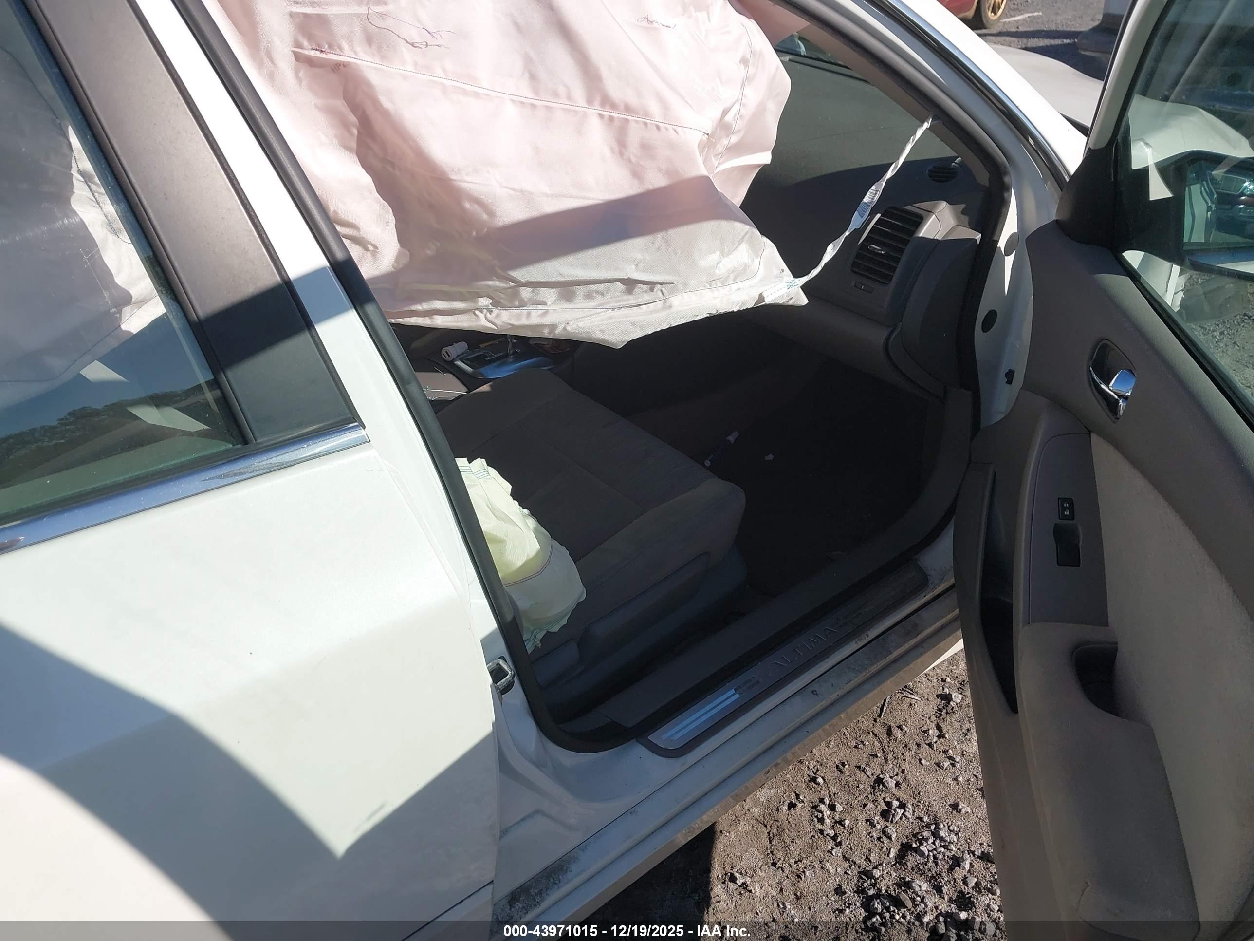 NISSAN ALTIMA image 5