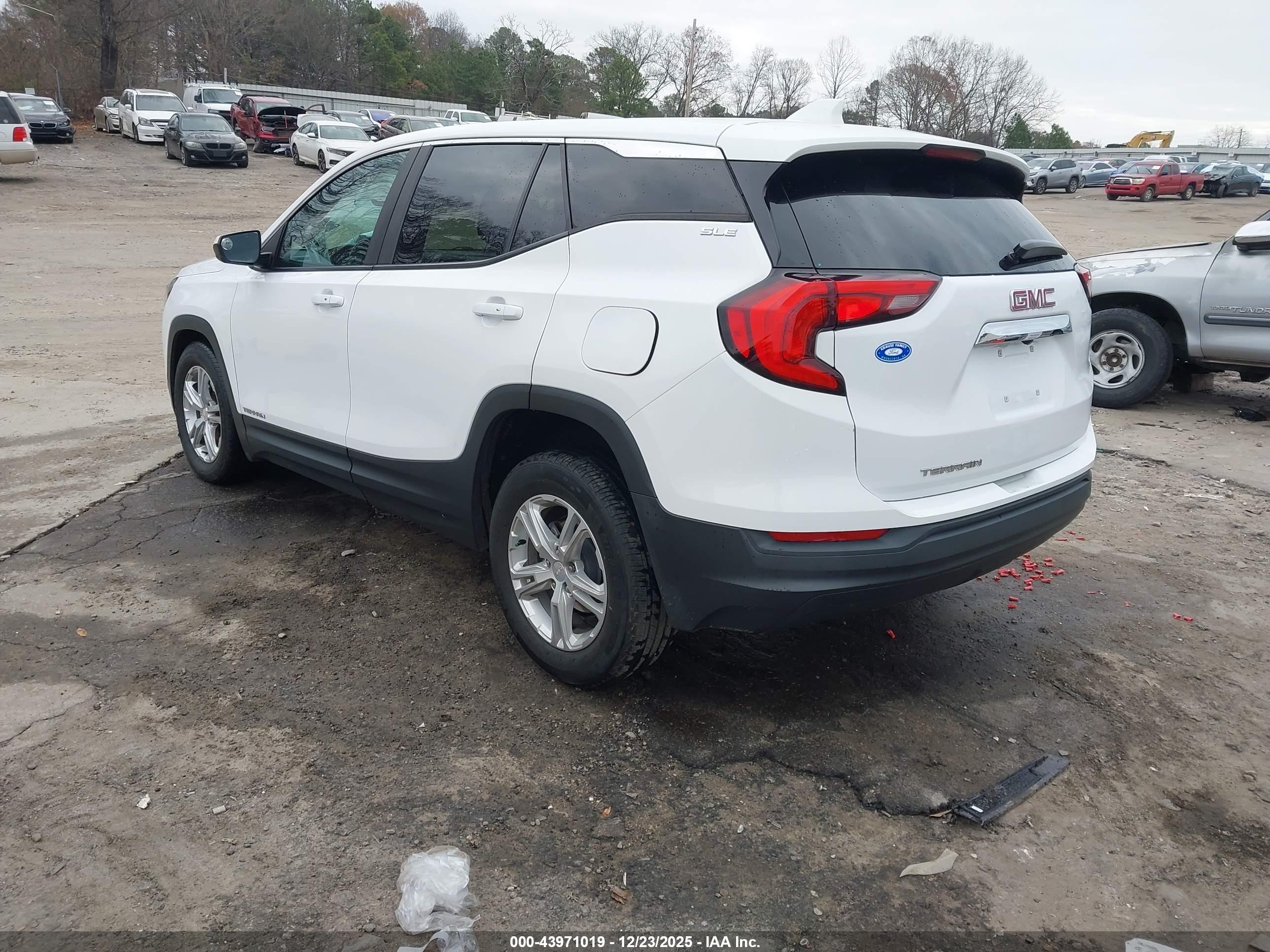 GMC TERRAIN image 3