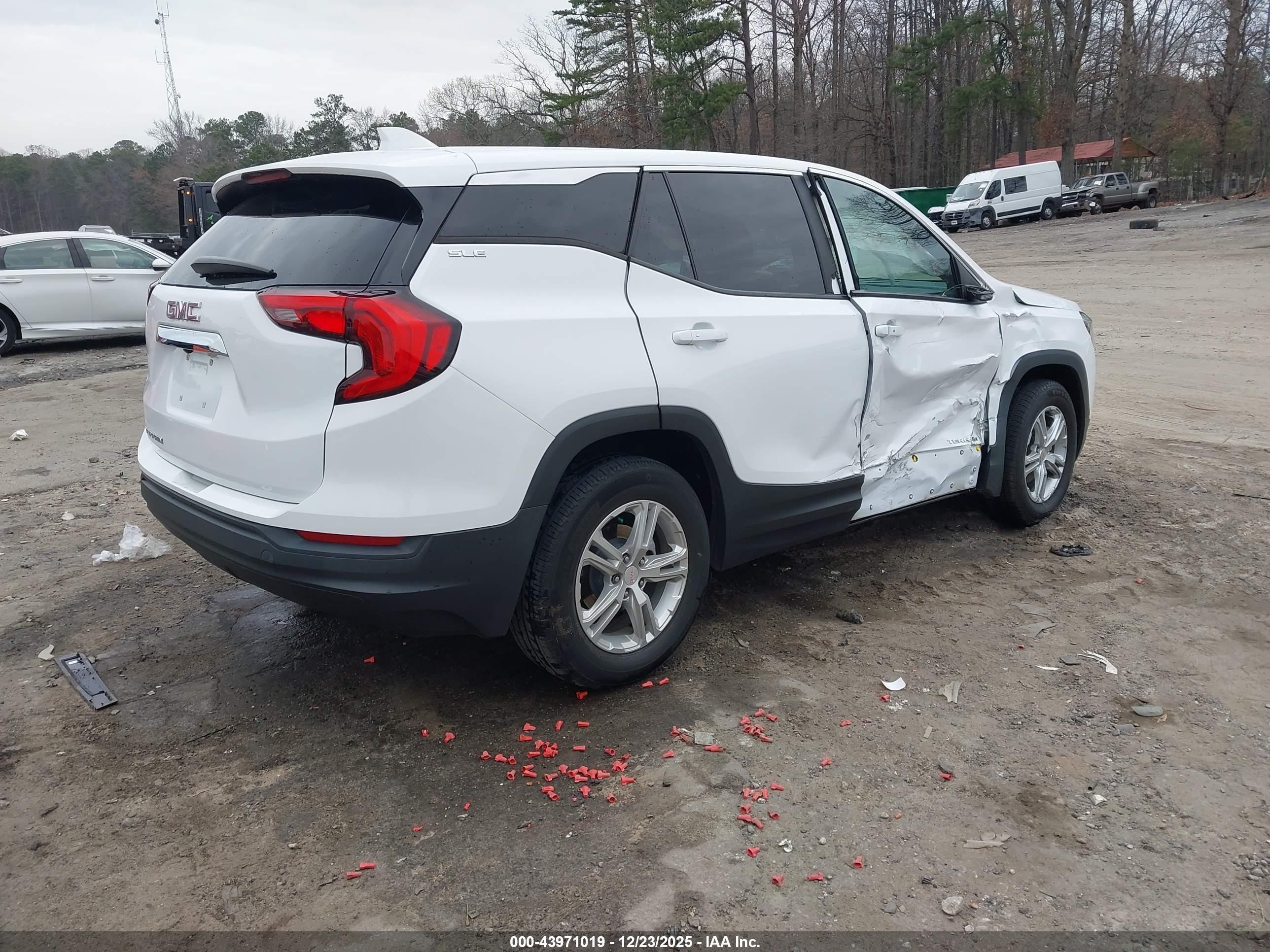 GMC TERRAIN image 4