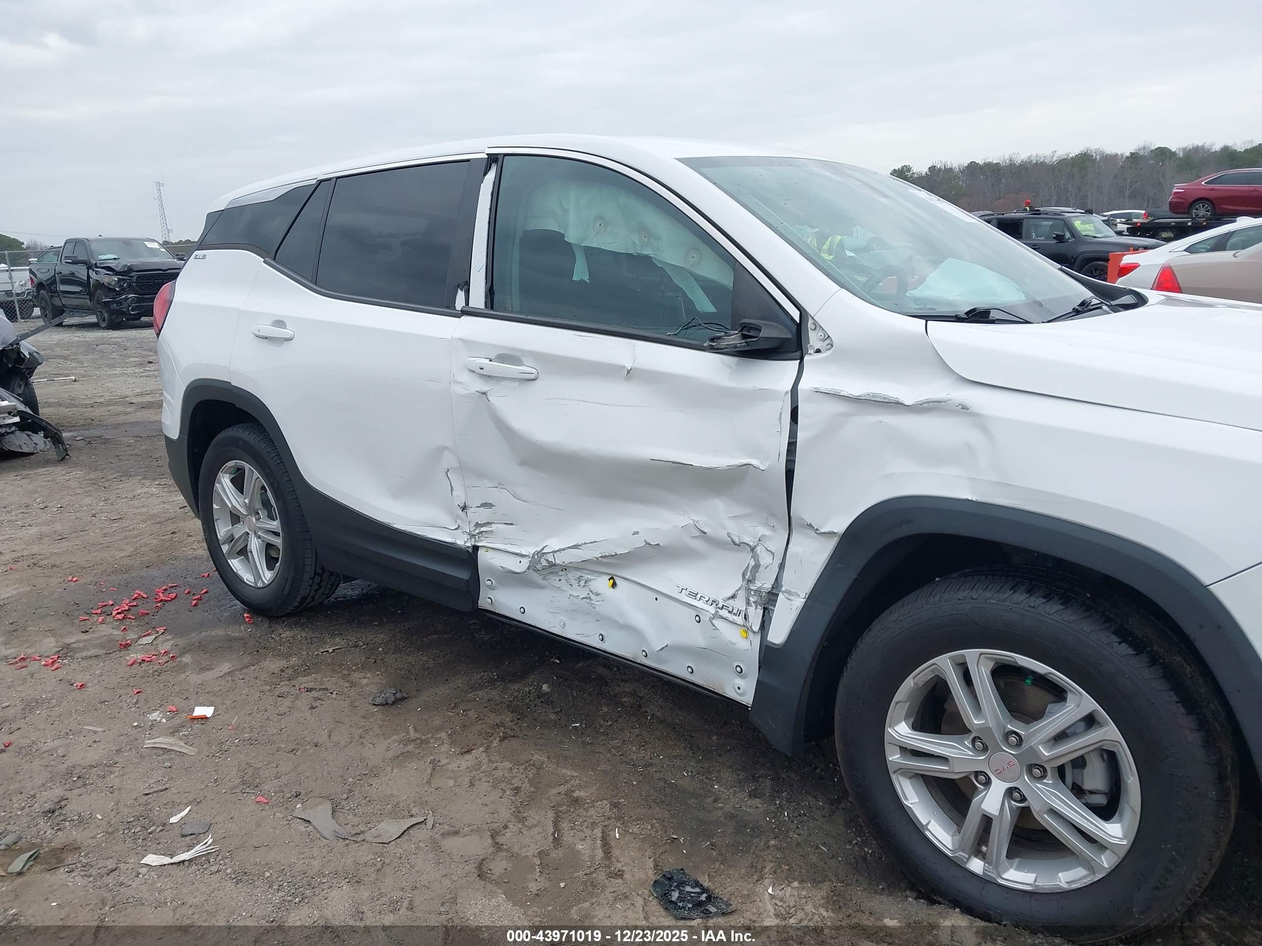 GMC TERRAIN image 6