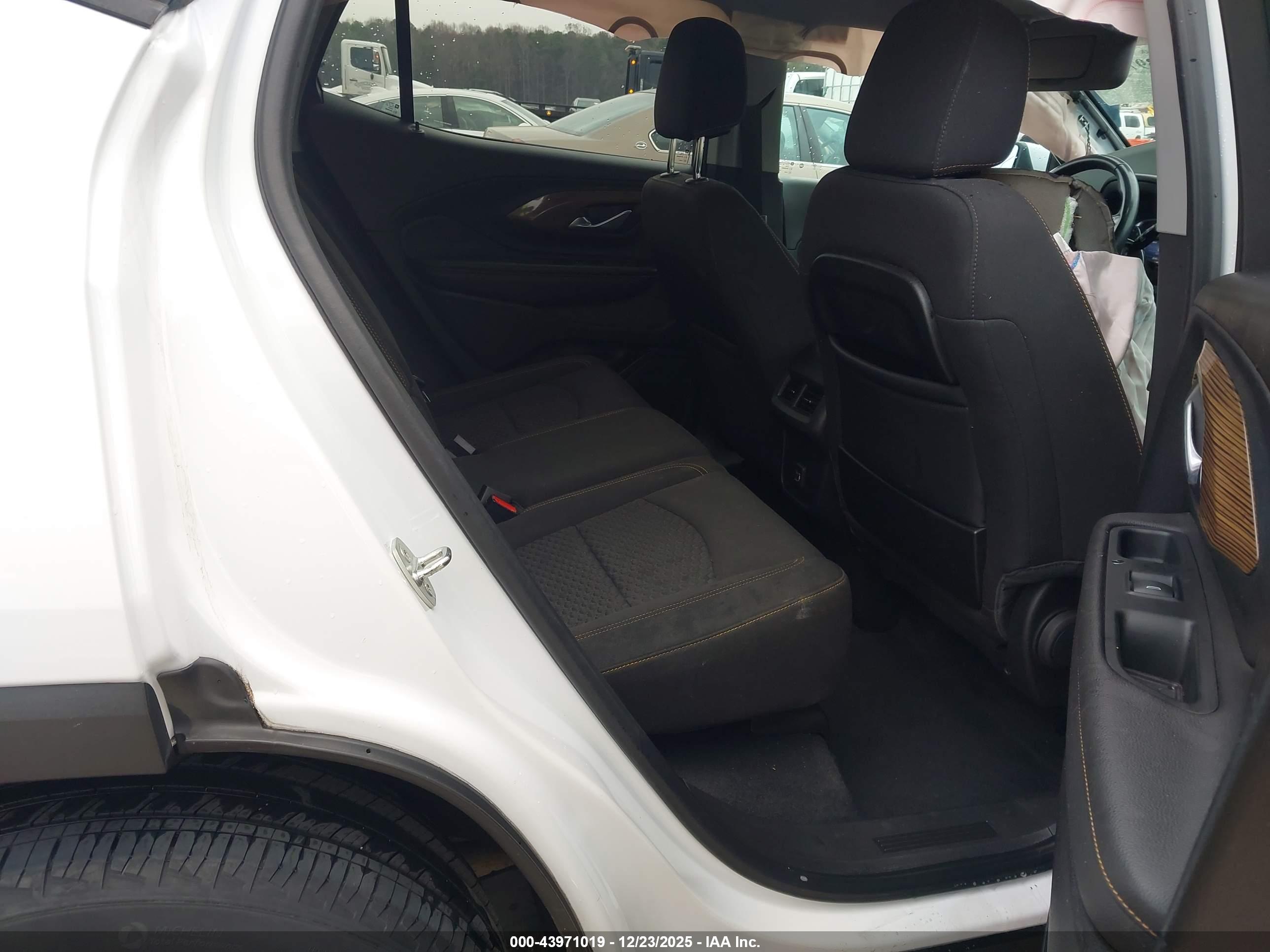 GMC TERRAIN image 8