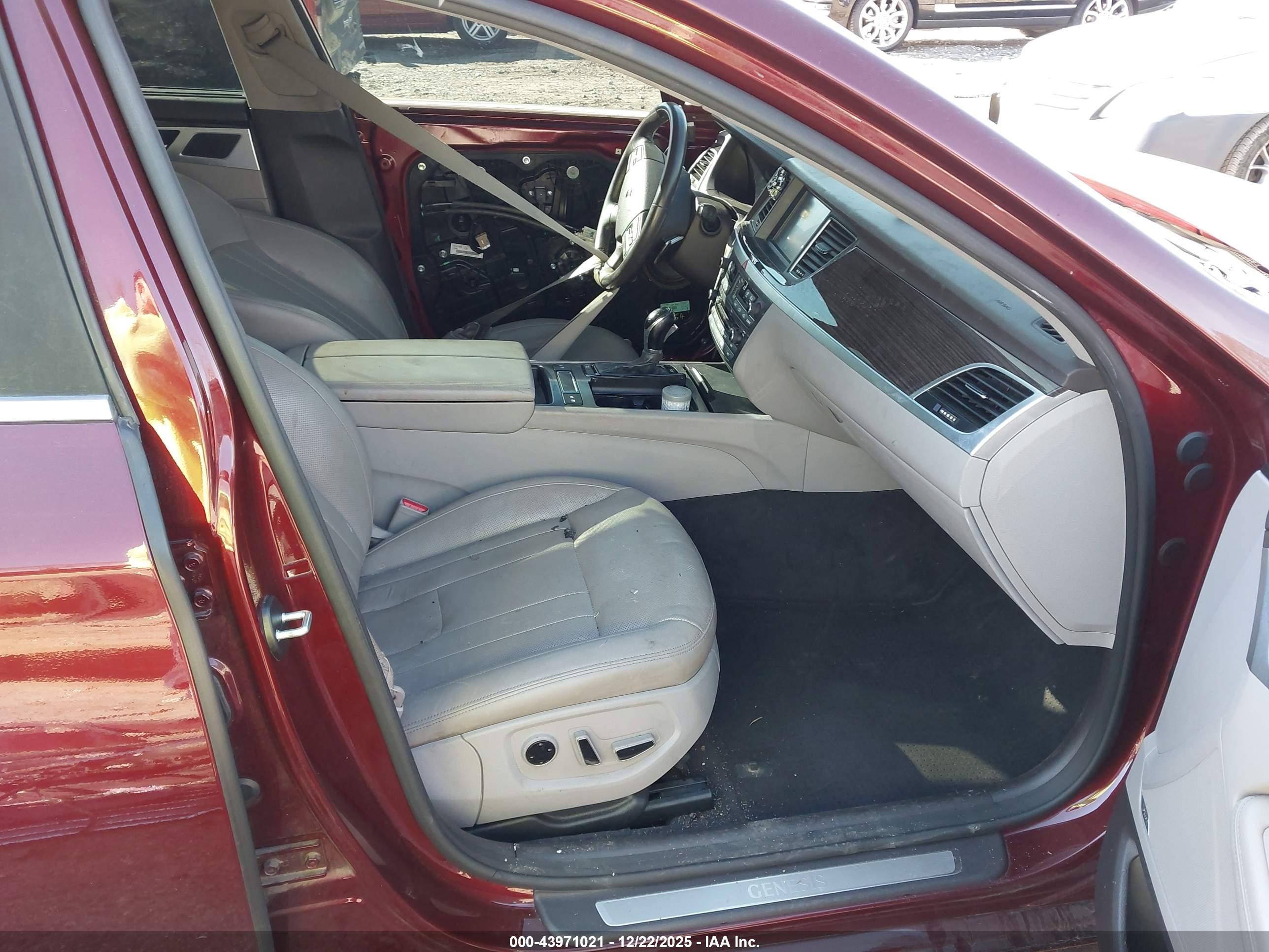 HYUNDAI GENESIS image 5