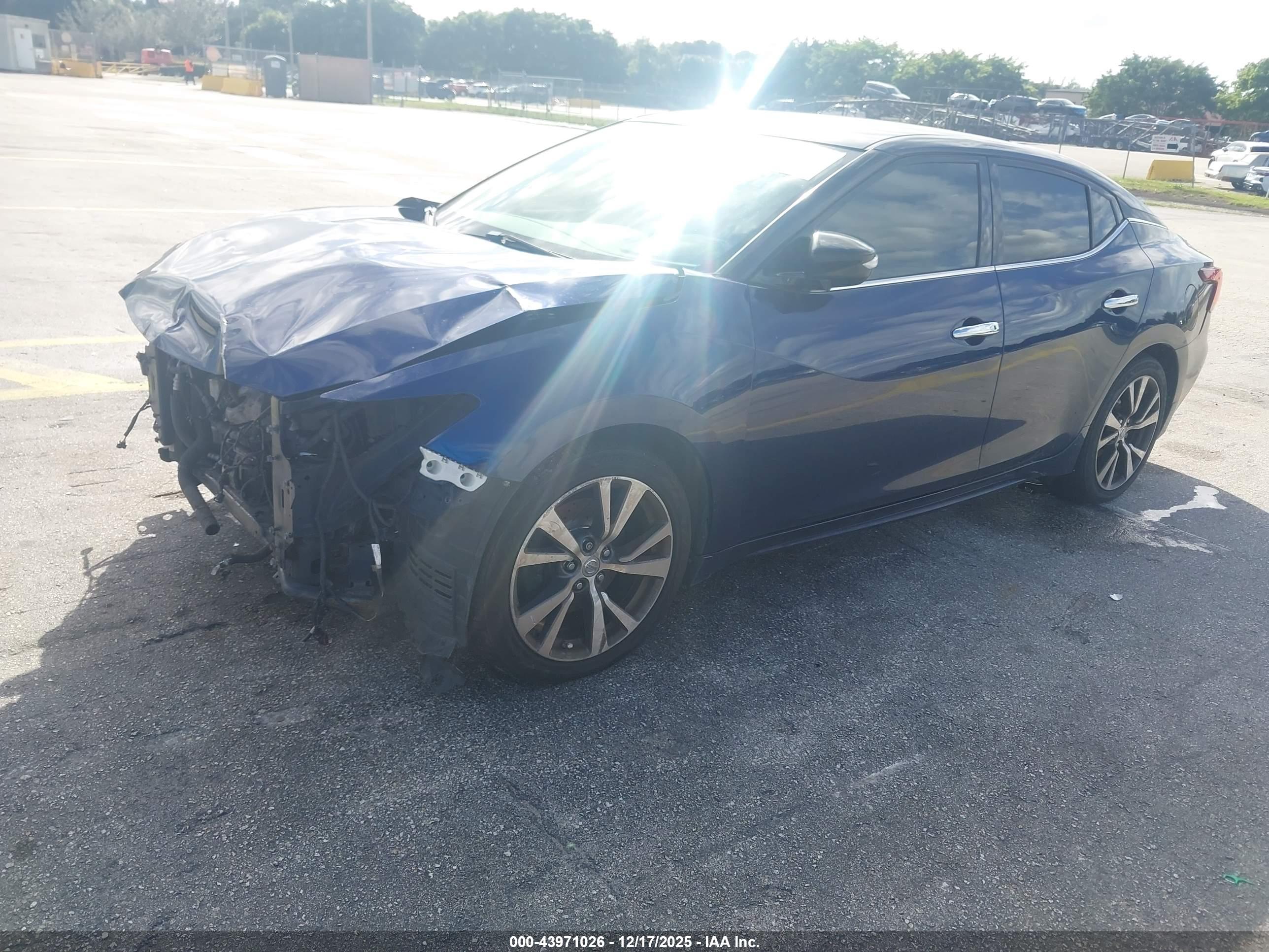 NISSAN MAXIMA image 2