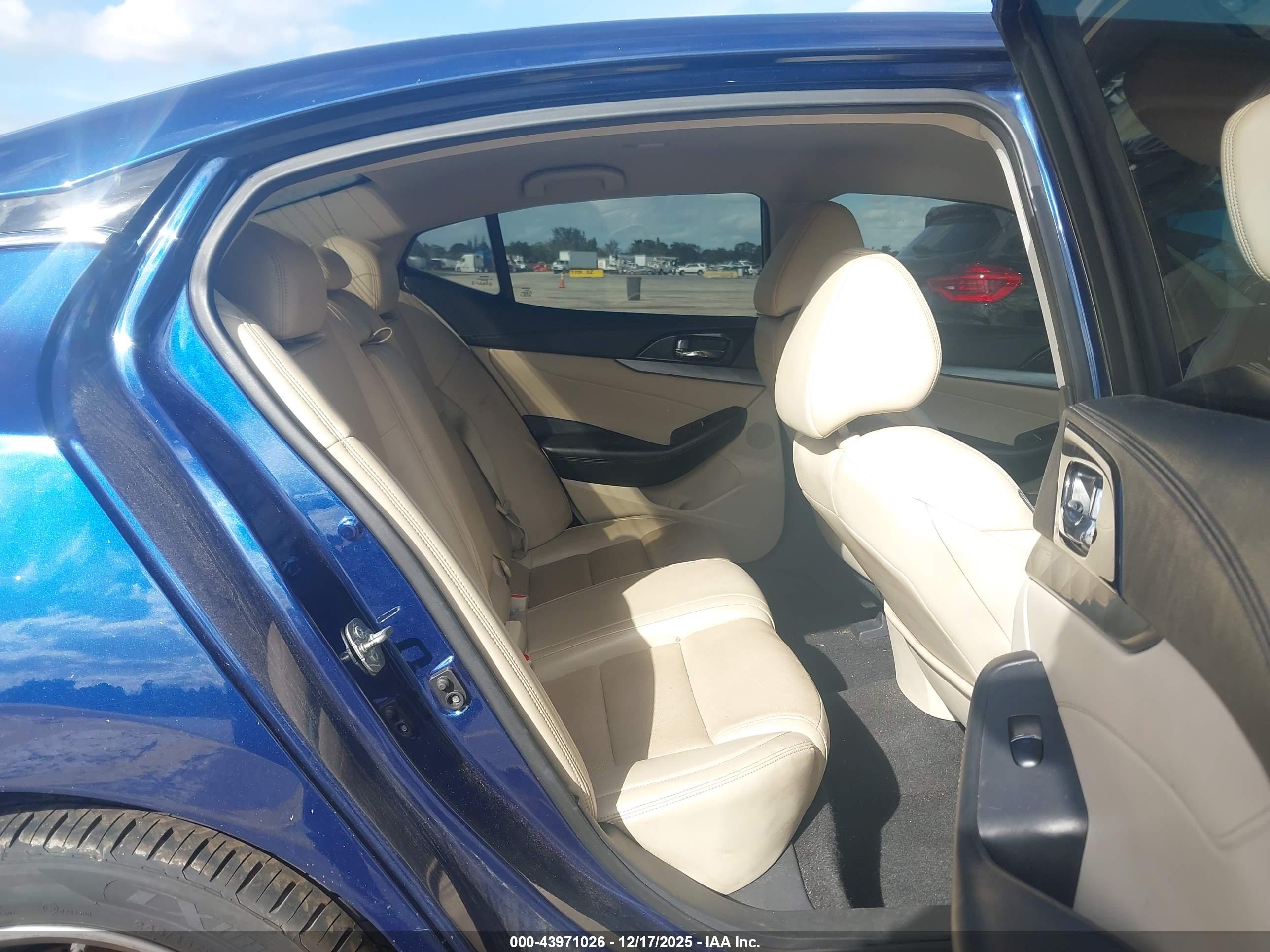 NISSAN MAXIMA image 8