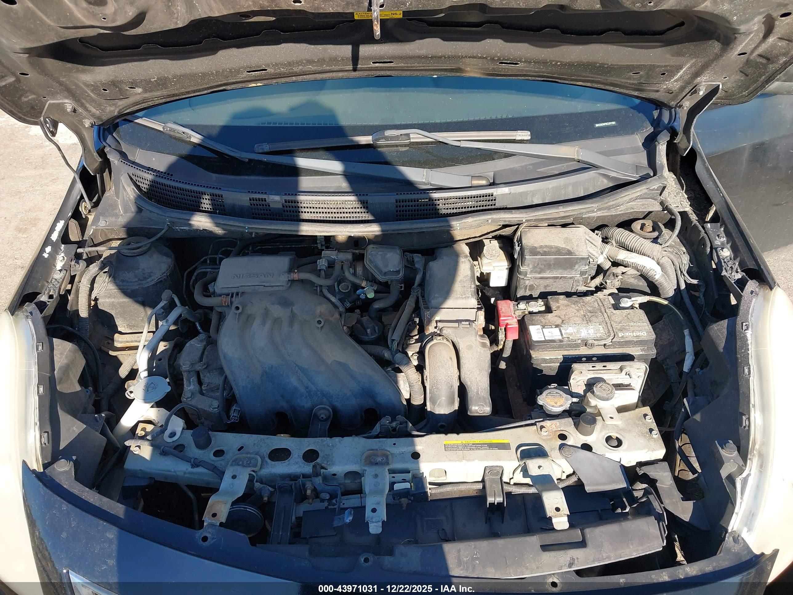 NISSAN VERSA image 10