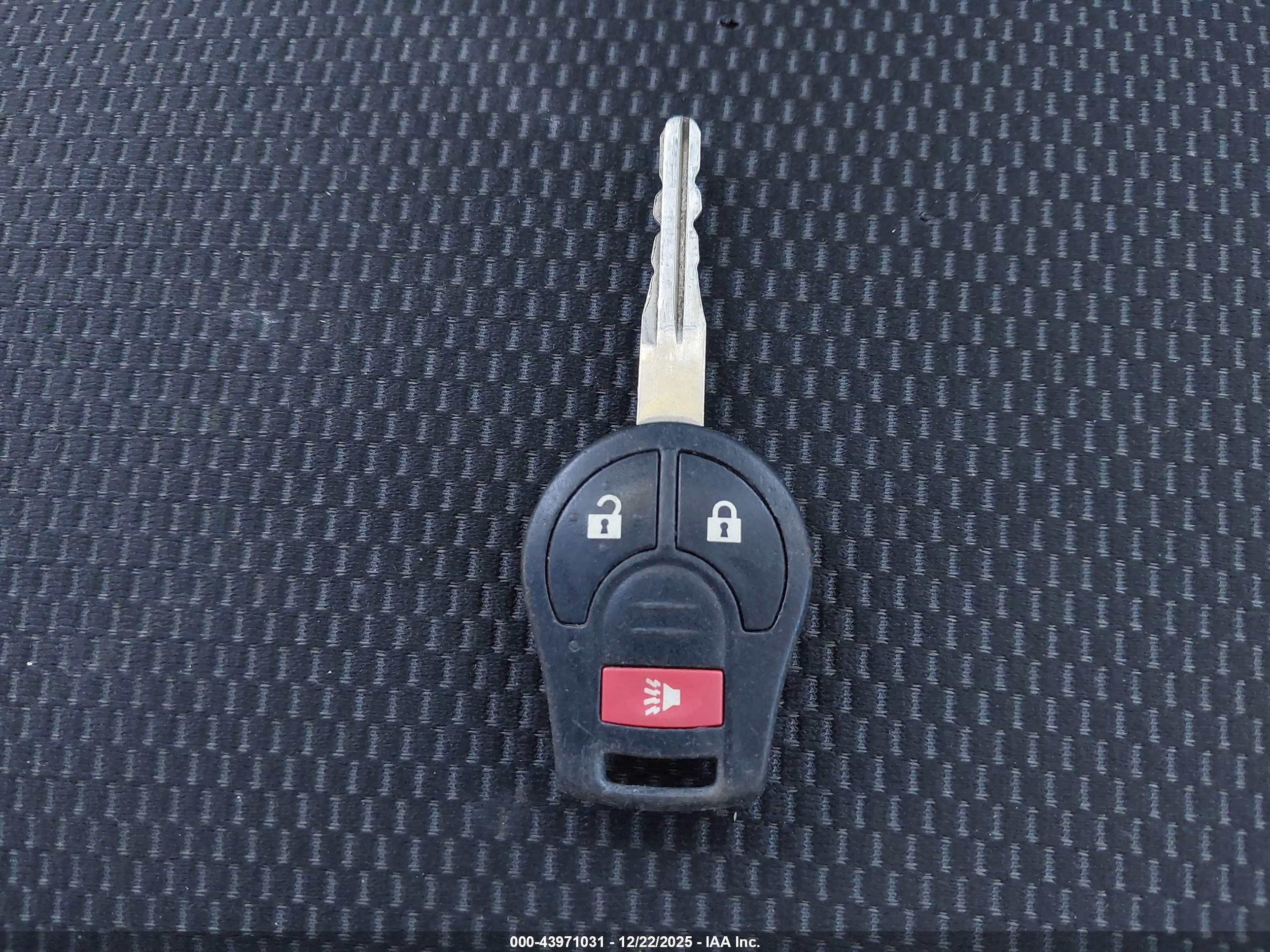 NISSAN VERSA image 11