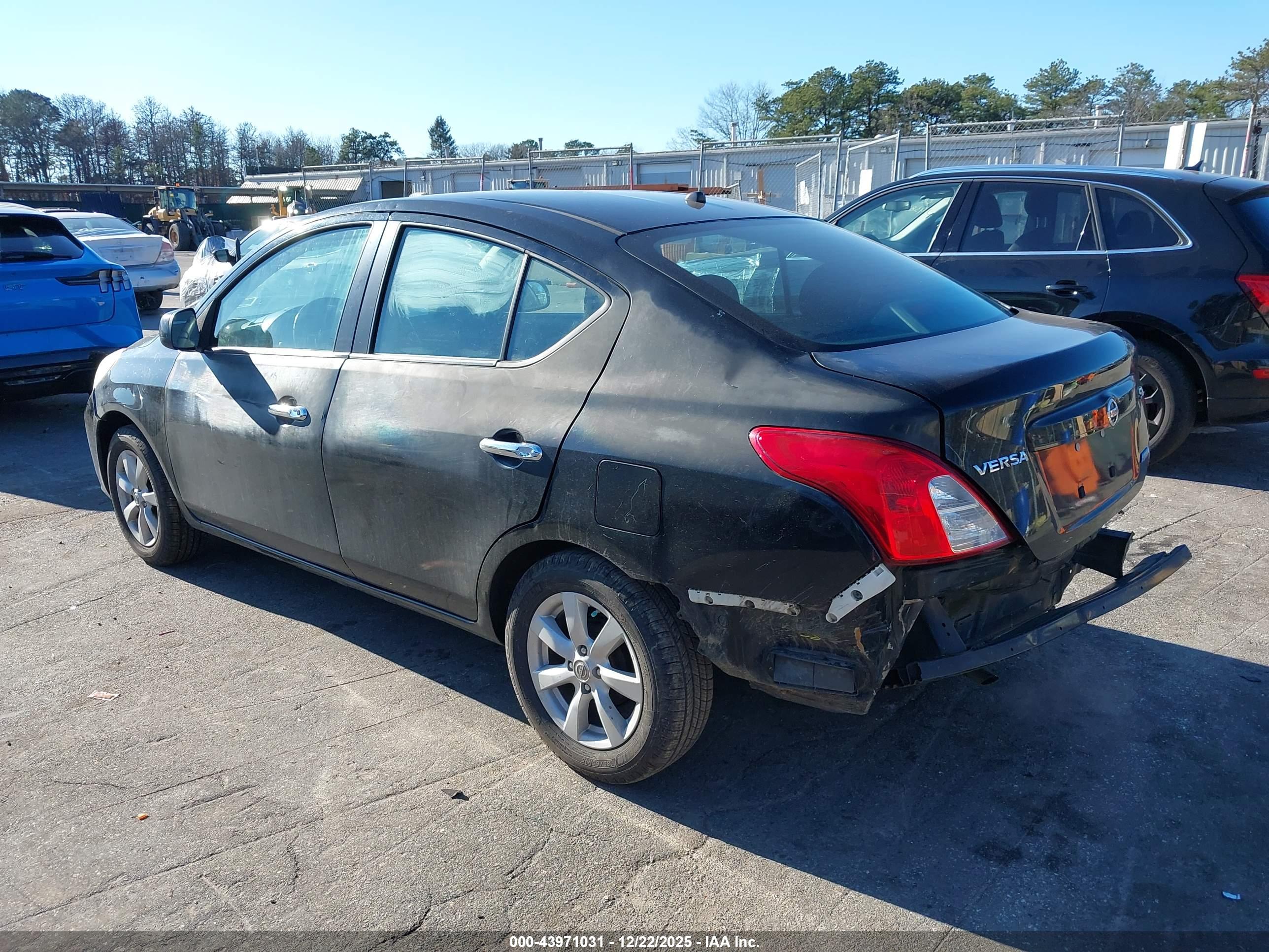 NISSAN VERSA image 3