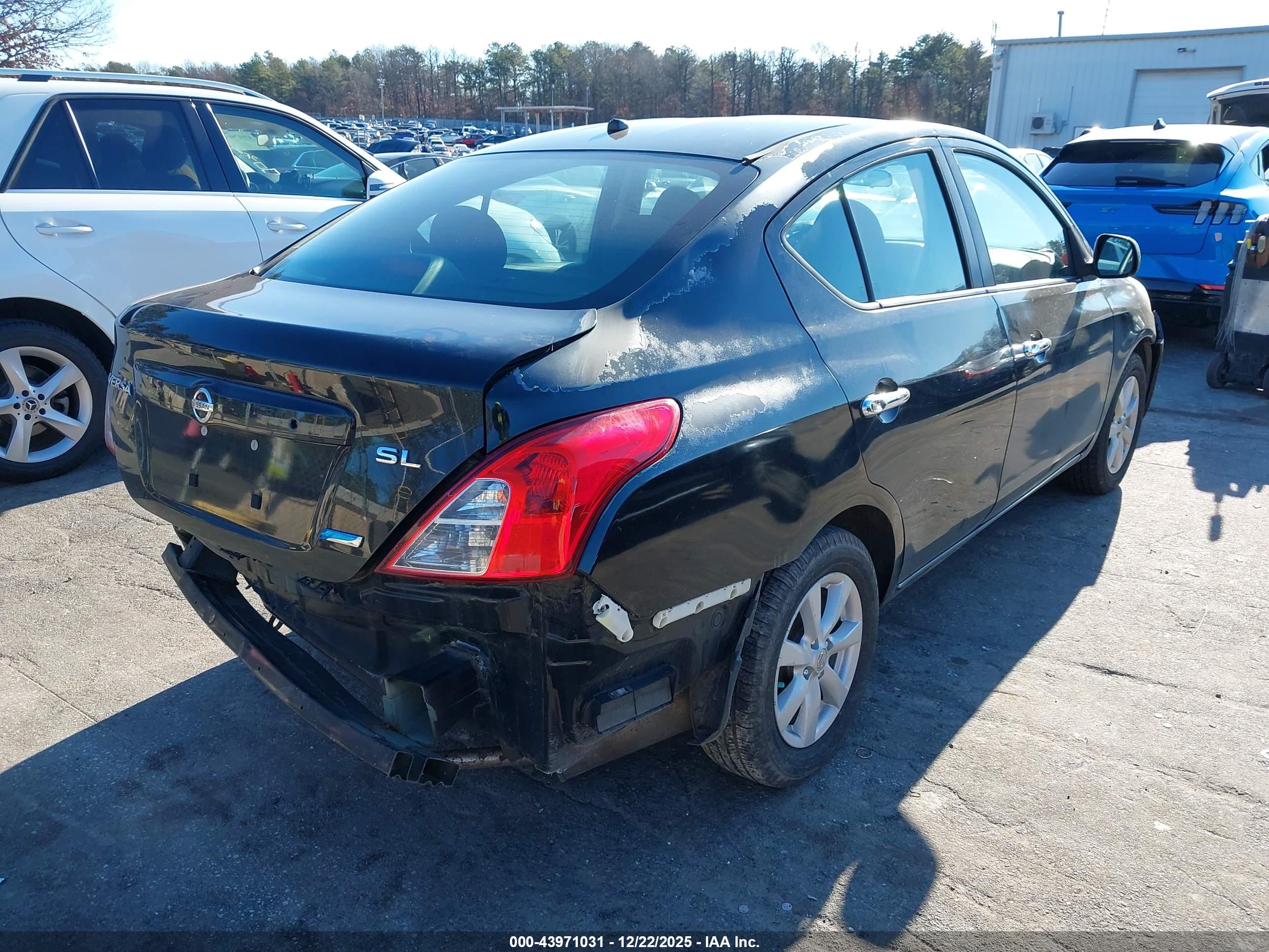 NISSAN VERSA image 4