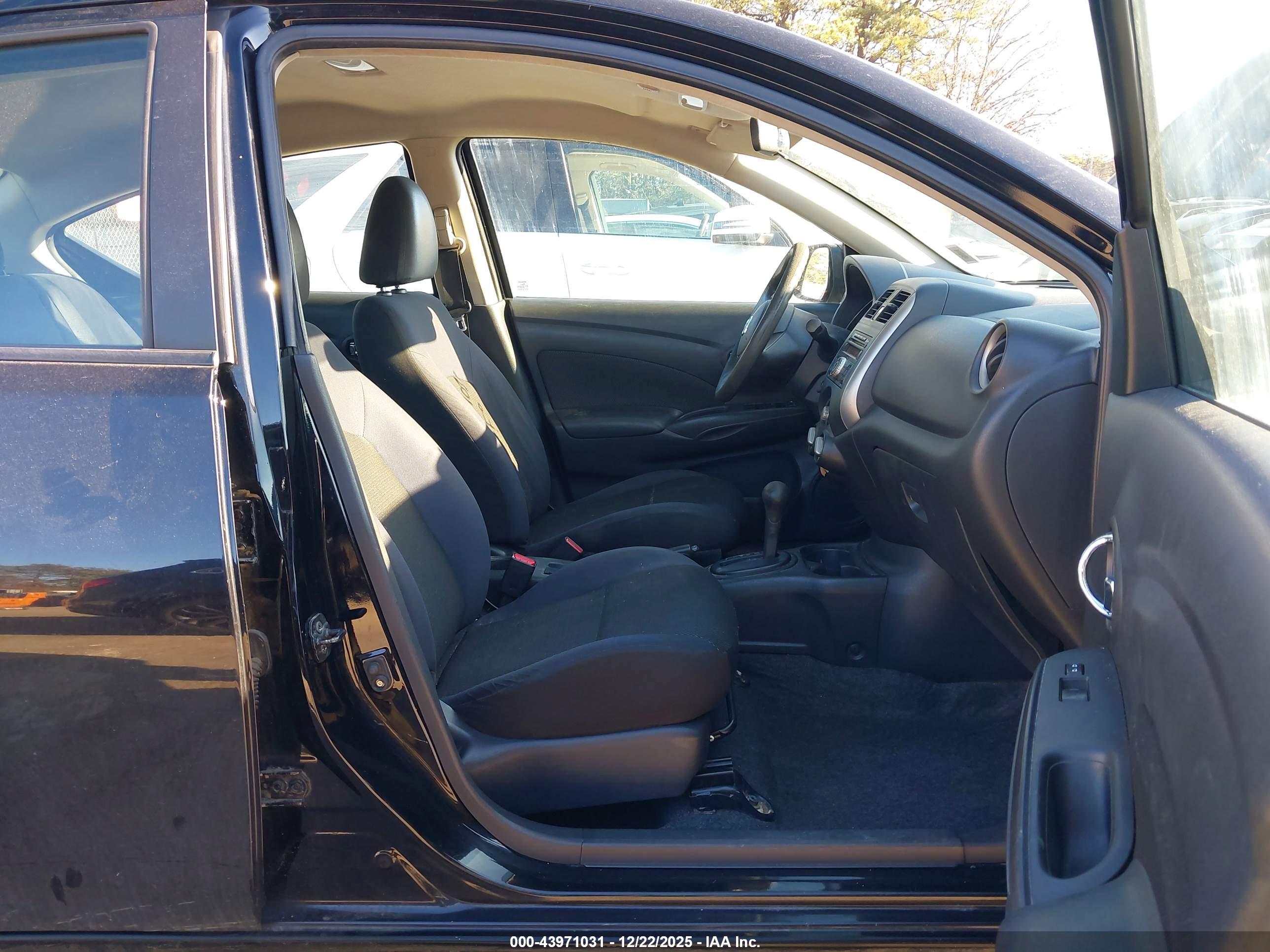NISSAN VERSA image 5