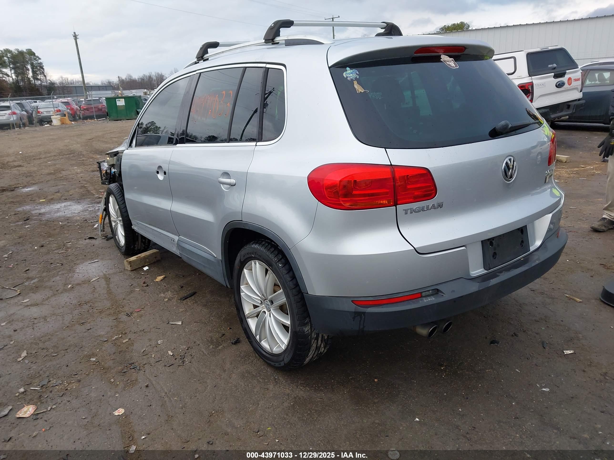VOLKSWAGEN TIGUAN image 3