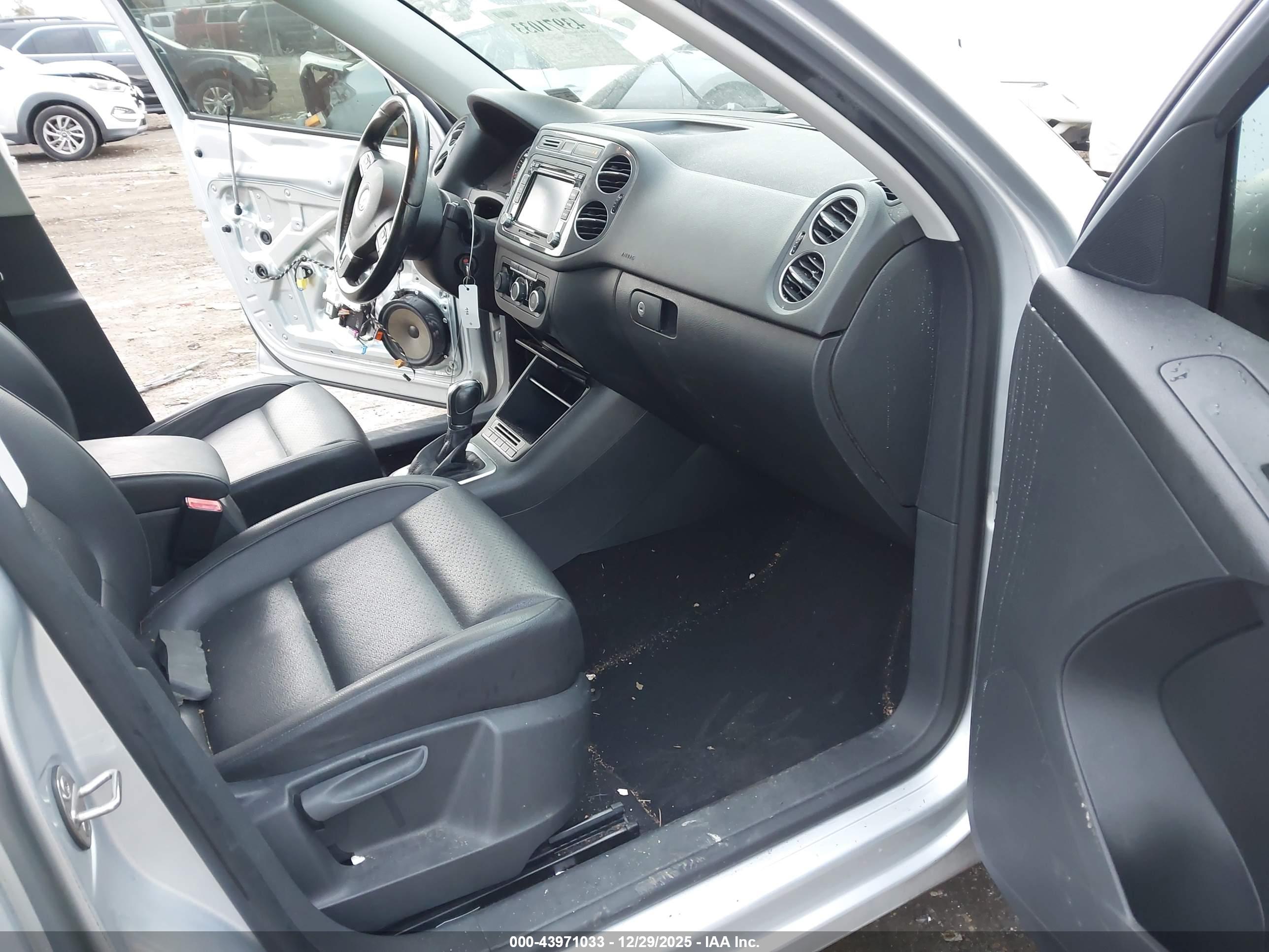 VOLKSWAGEN TIGUAN image 5