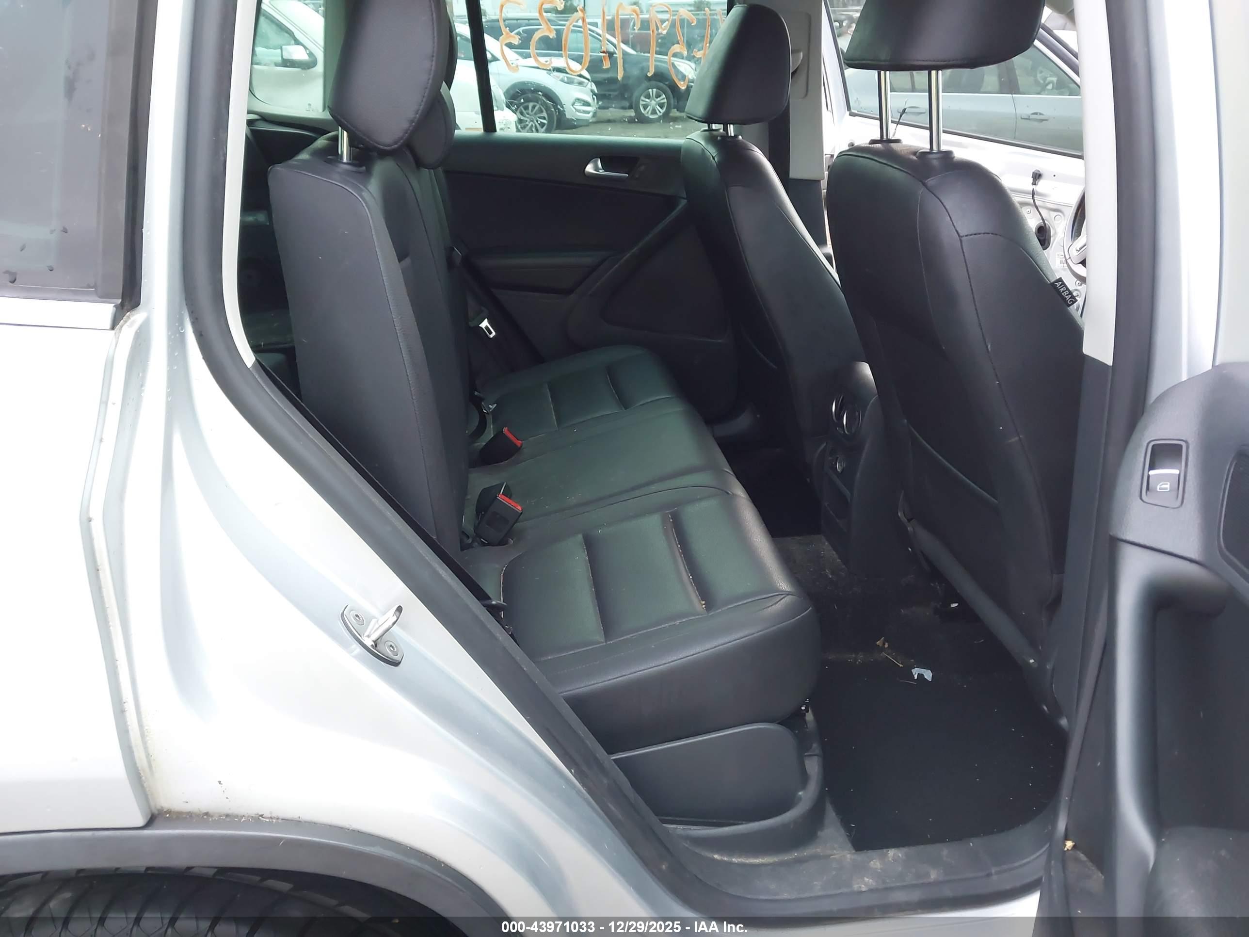 VOLKSWAGEN TIGUAN image 8