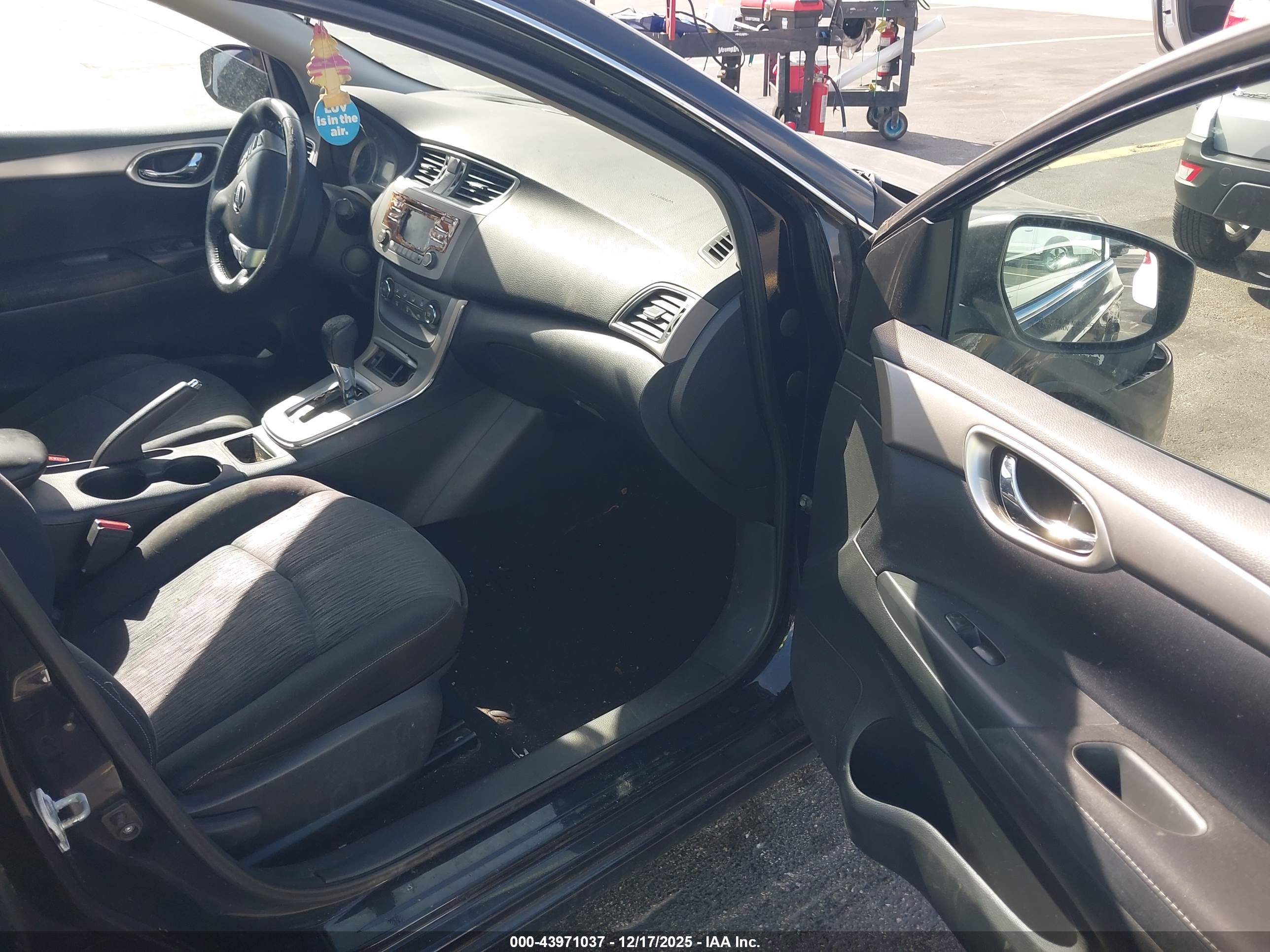 NISSAN SENTRA image 5