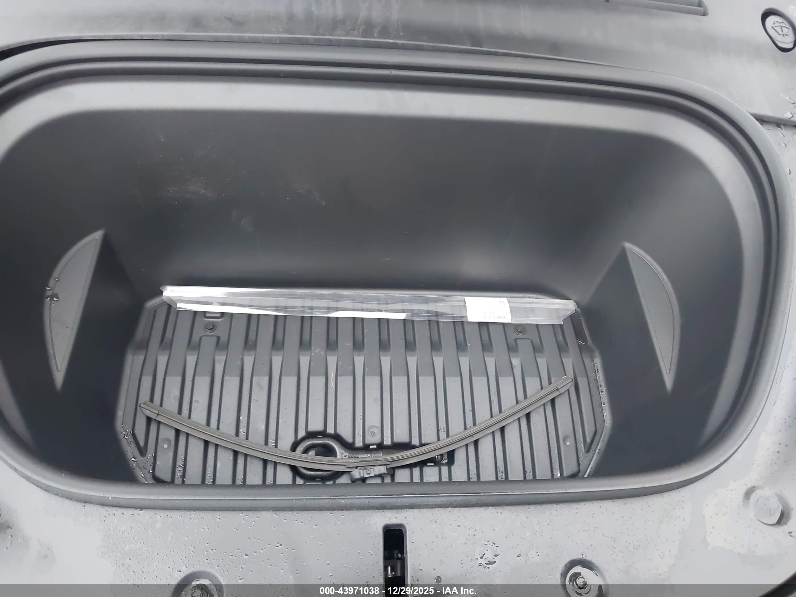 TESLA MODEL image 10