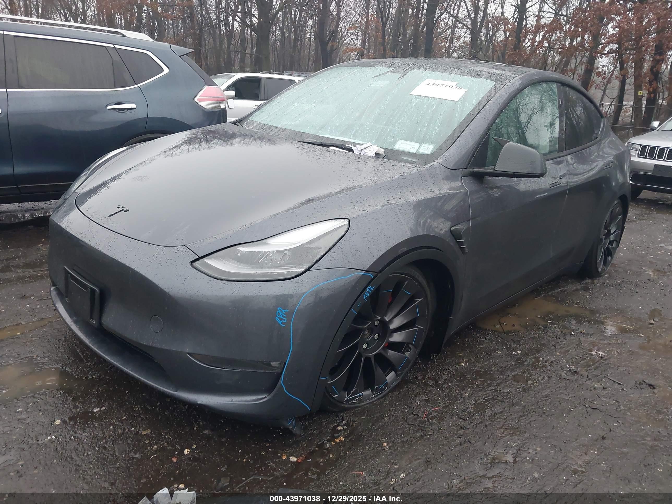 TESLA MODEL image 2