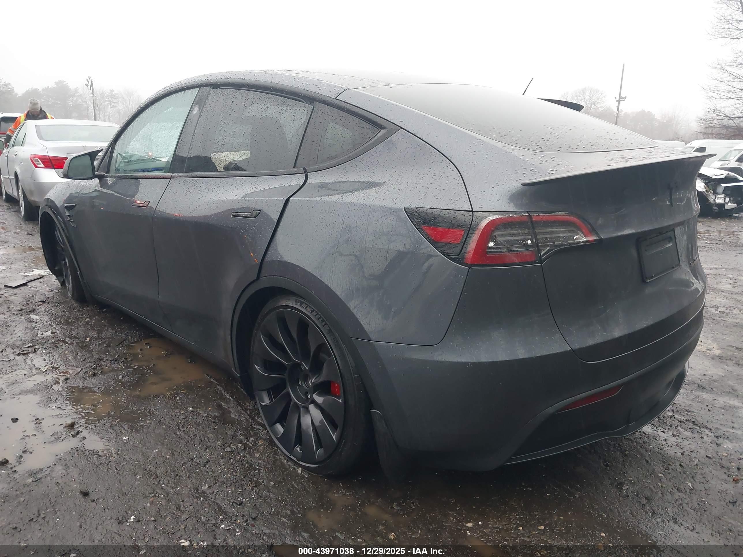 TESLA MODEL image 3