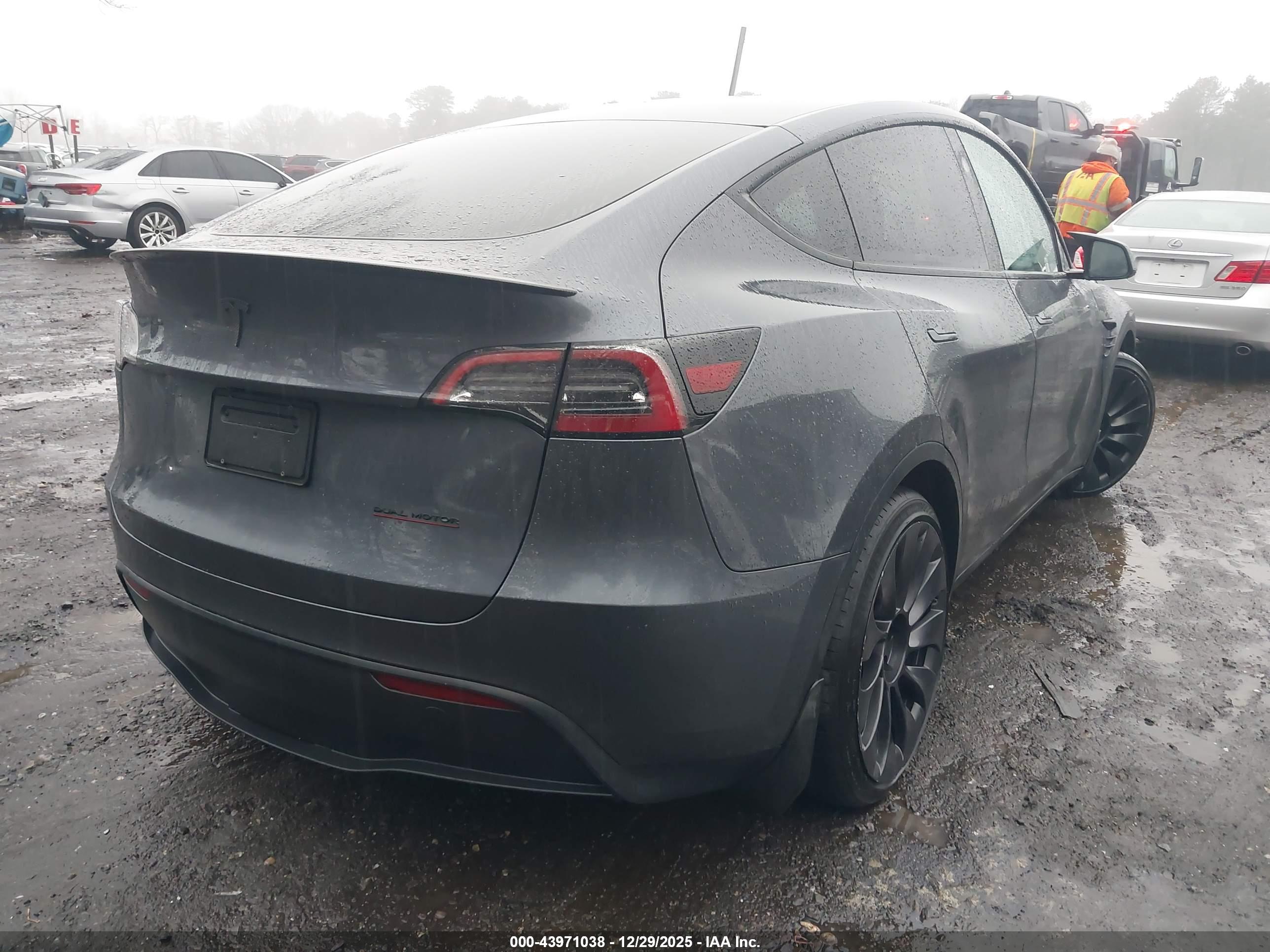 TESLA MODEL image 4