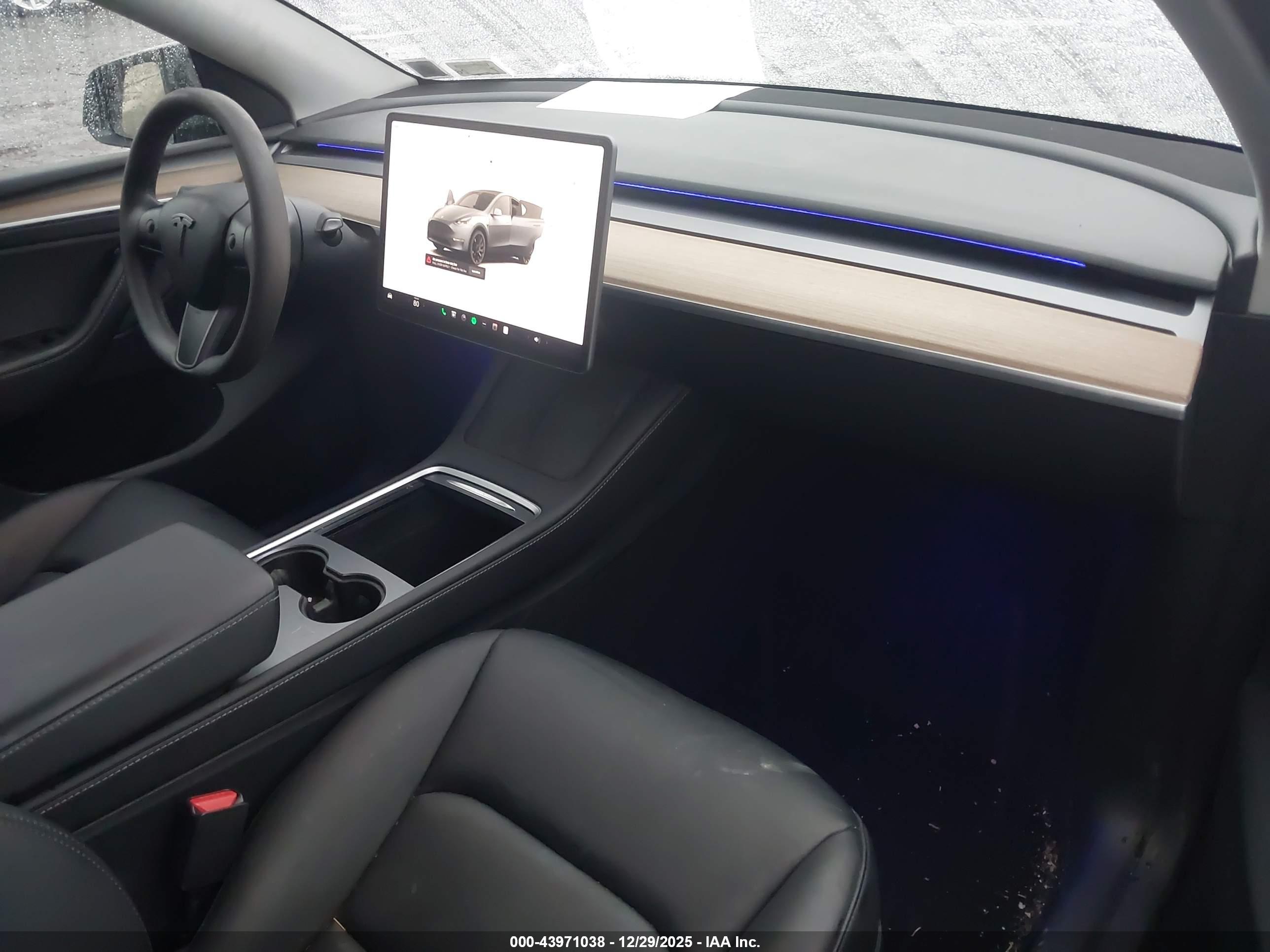 TESLA MODEL image 5