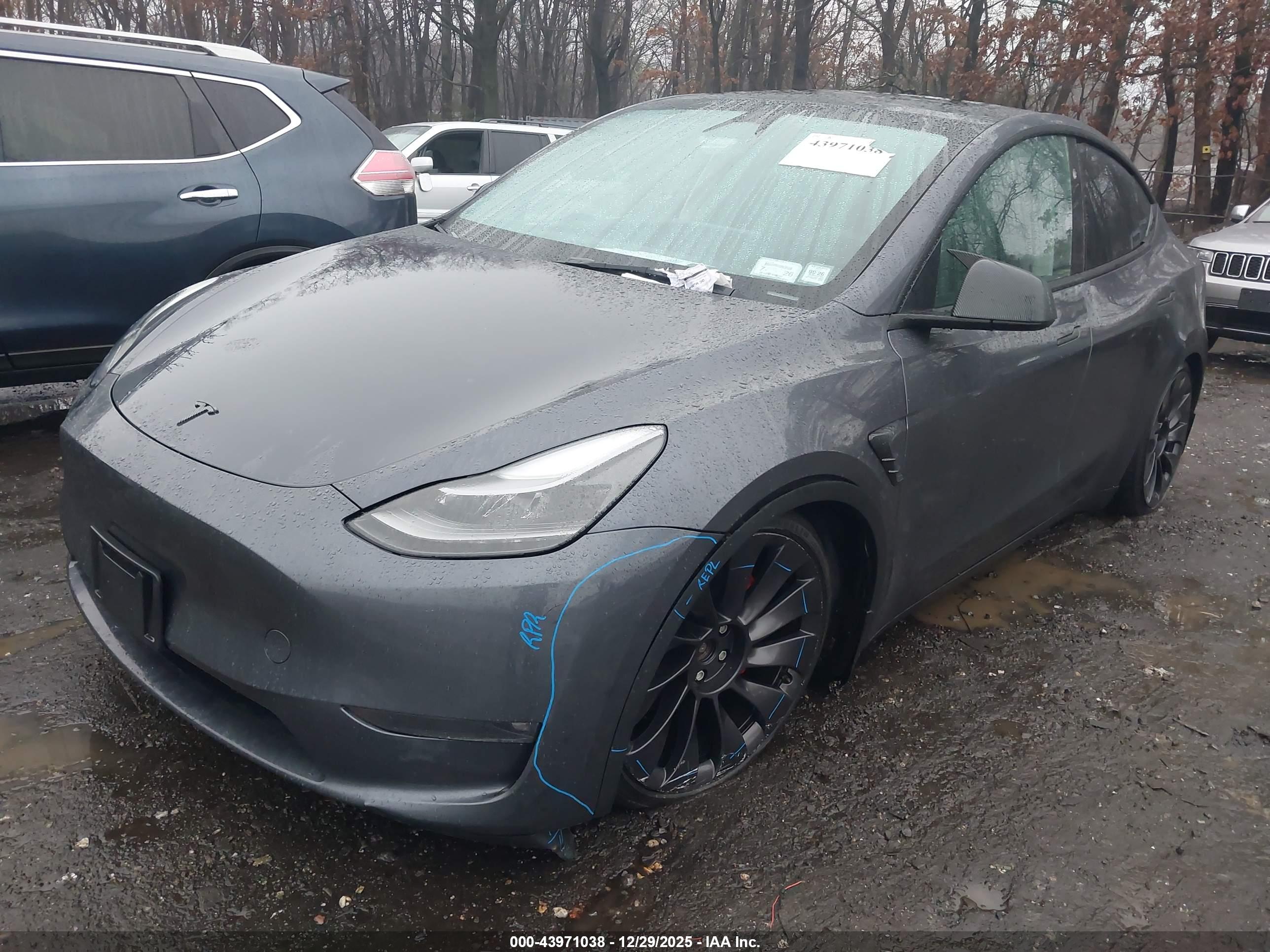 TESLA MODEL image 6