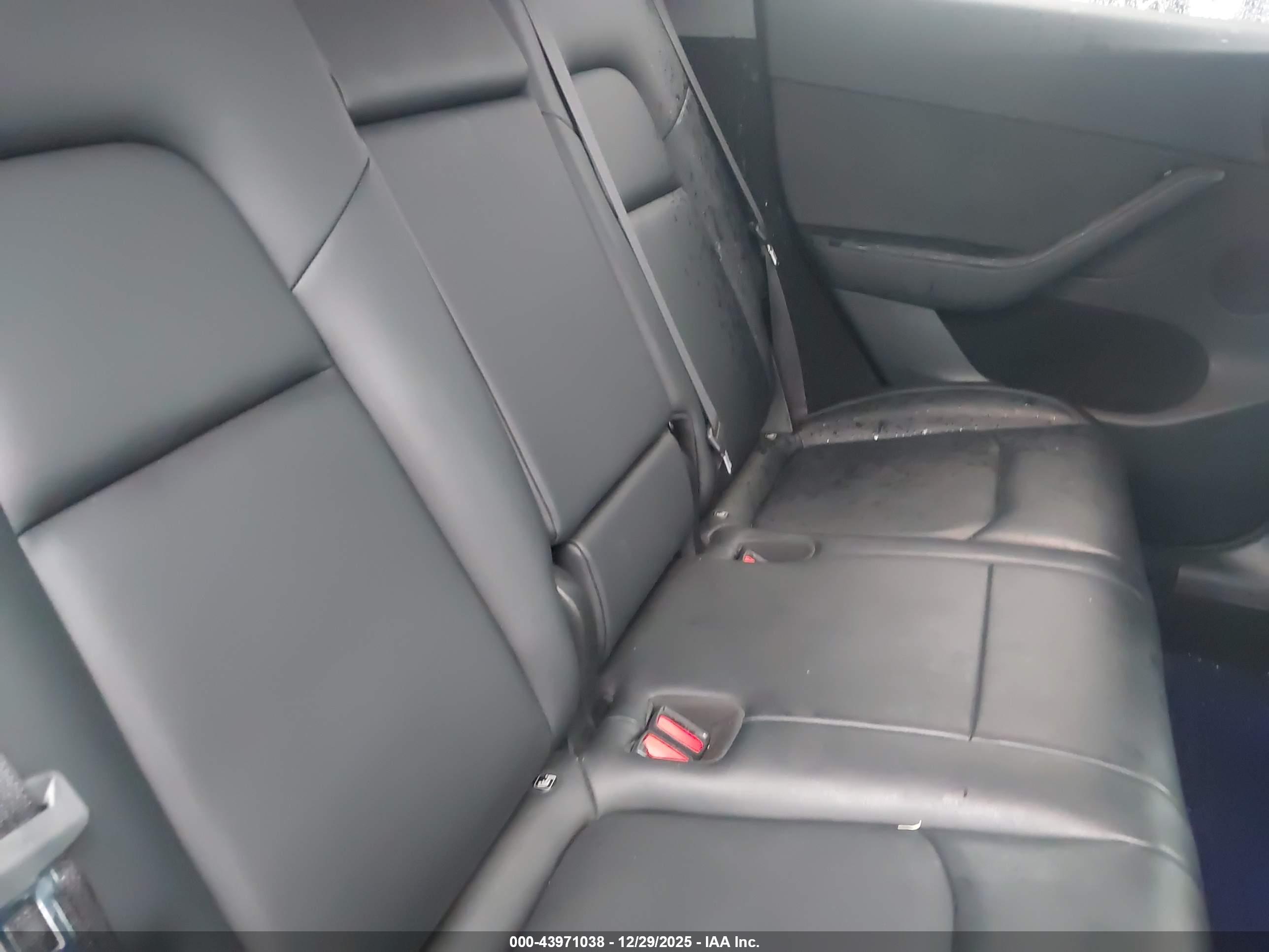 TESLA MODEL image 8