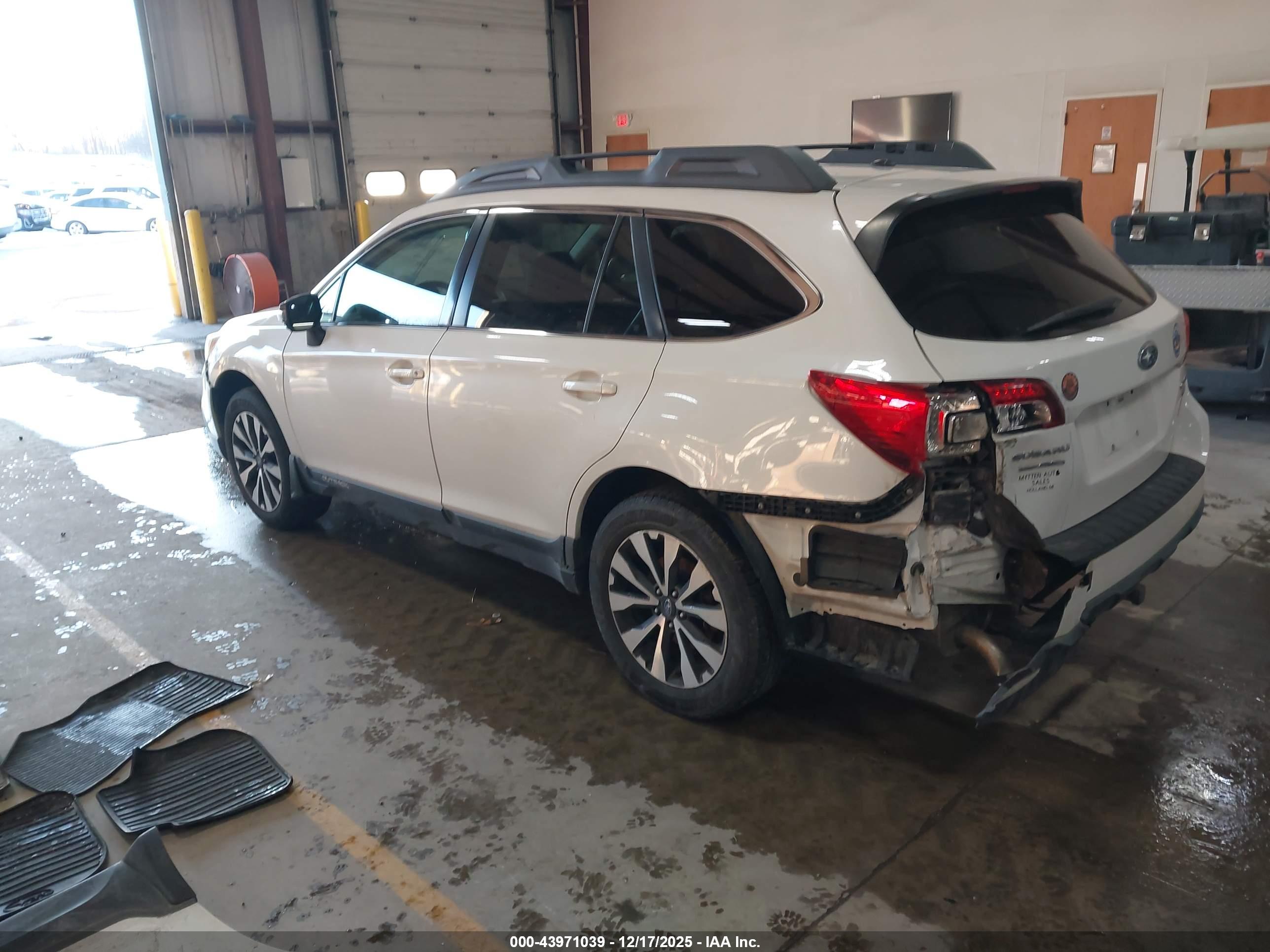 SUBARU OUTBACK image 3