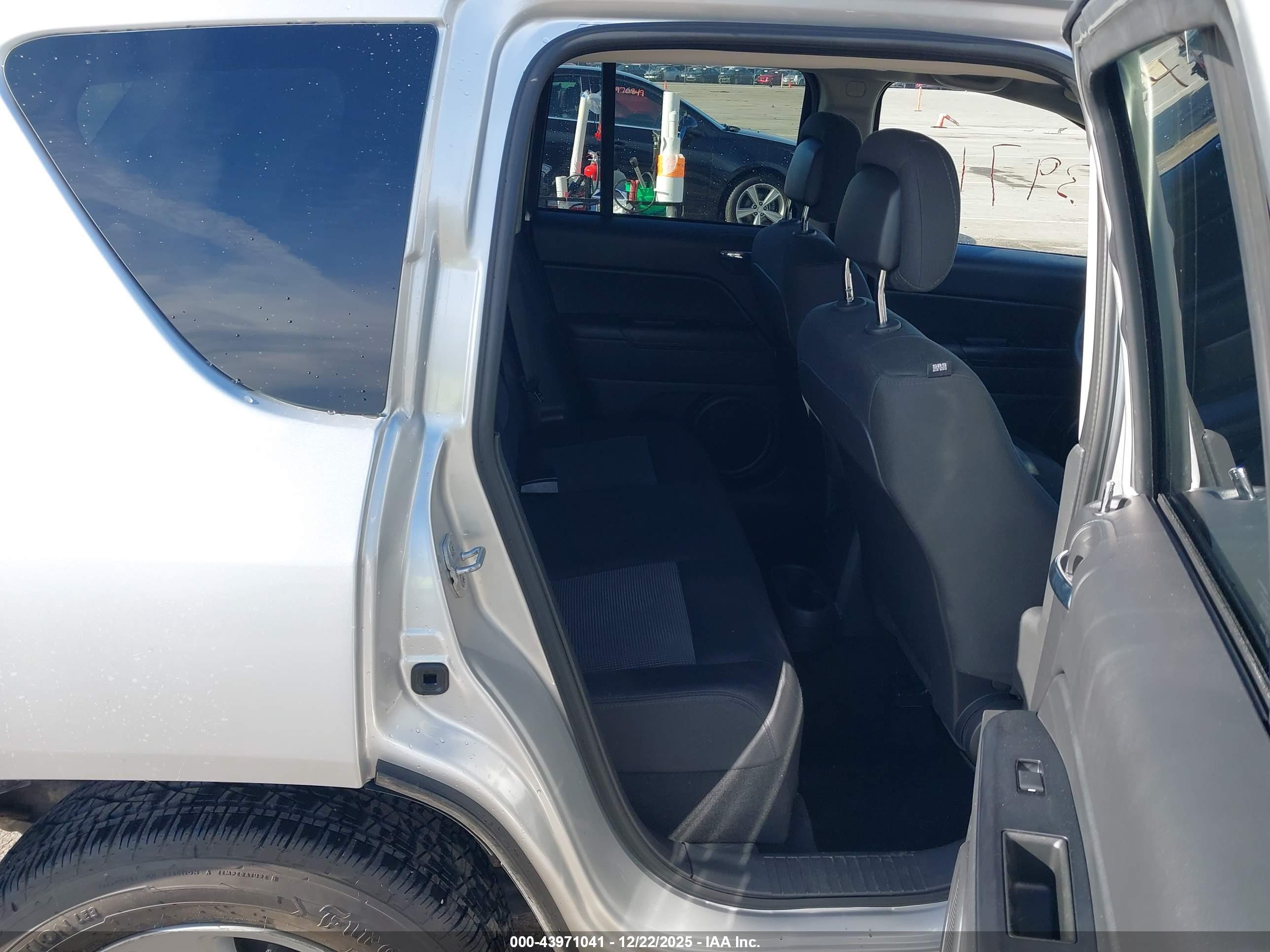 JEEP COMPASS image 8