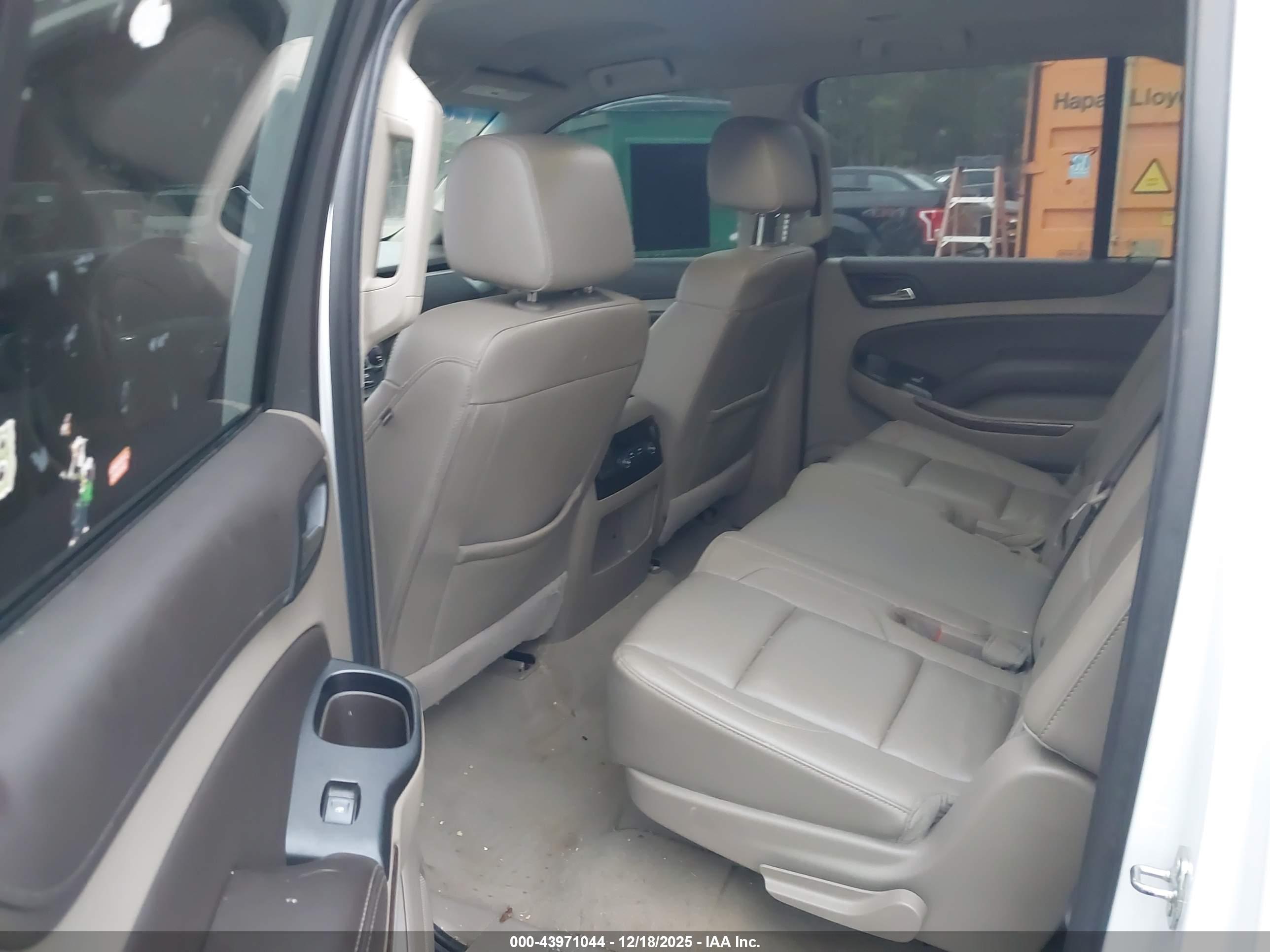 CHEVROLET SUBURBAN image 8