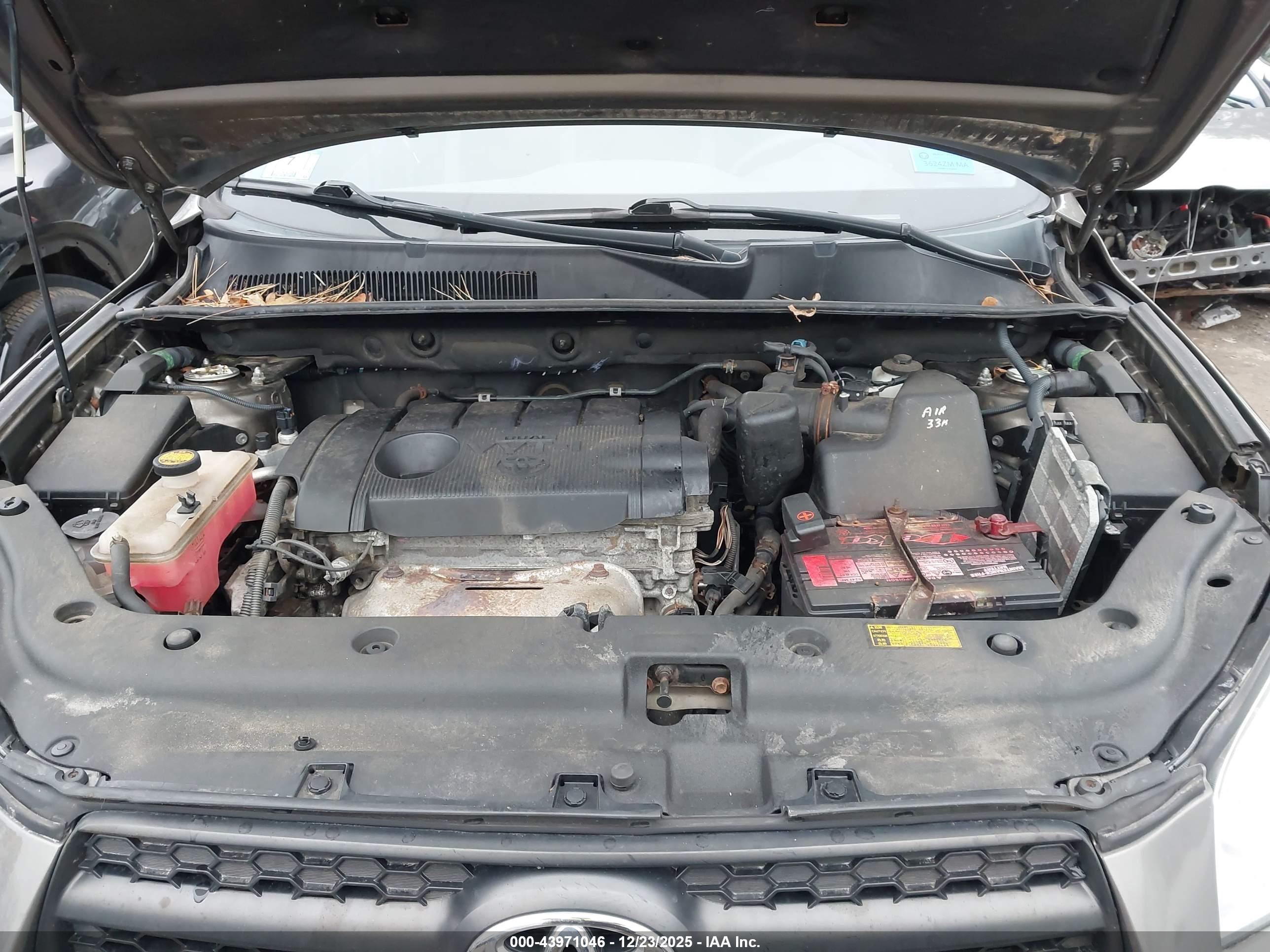 TOYOTA RAV4 image 10