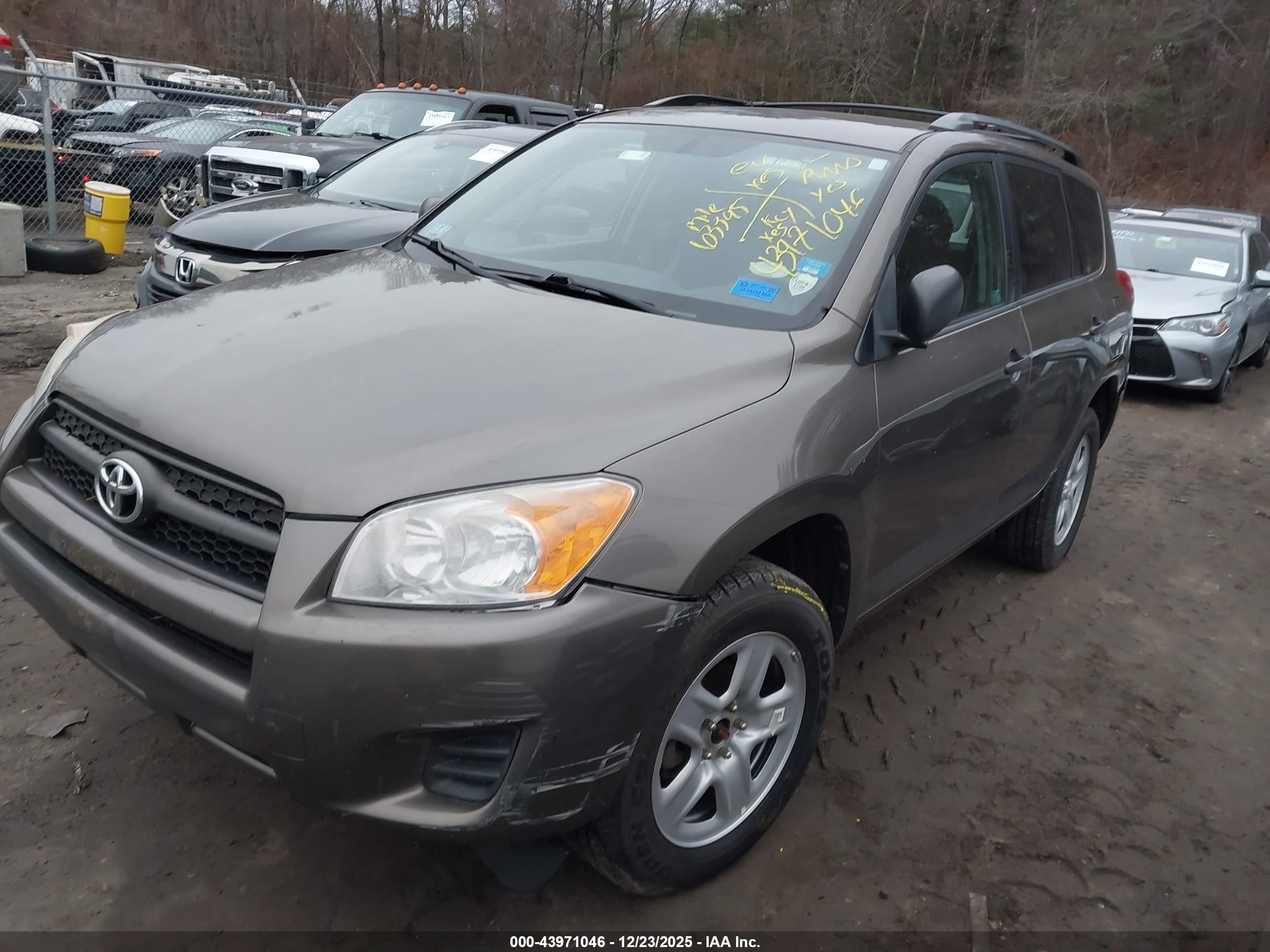 TOYOTA RAV4 image 2
