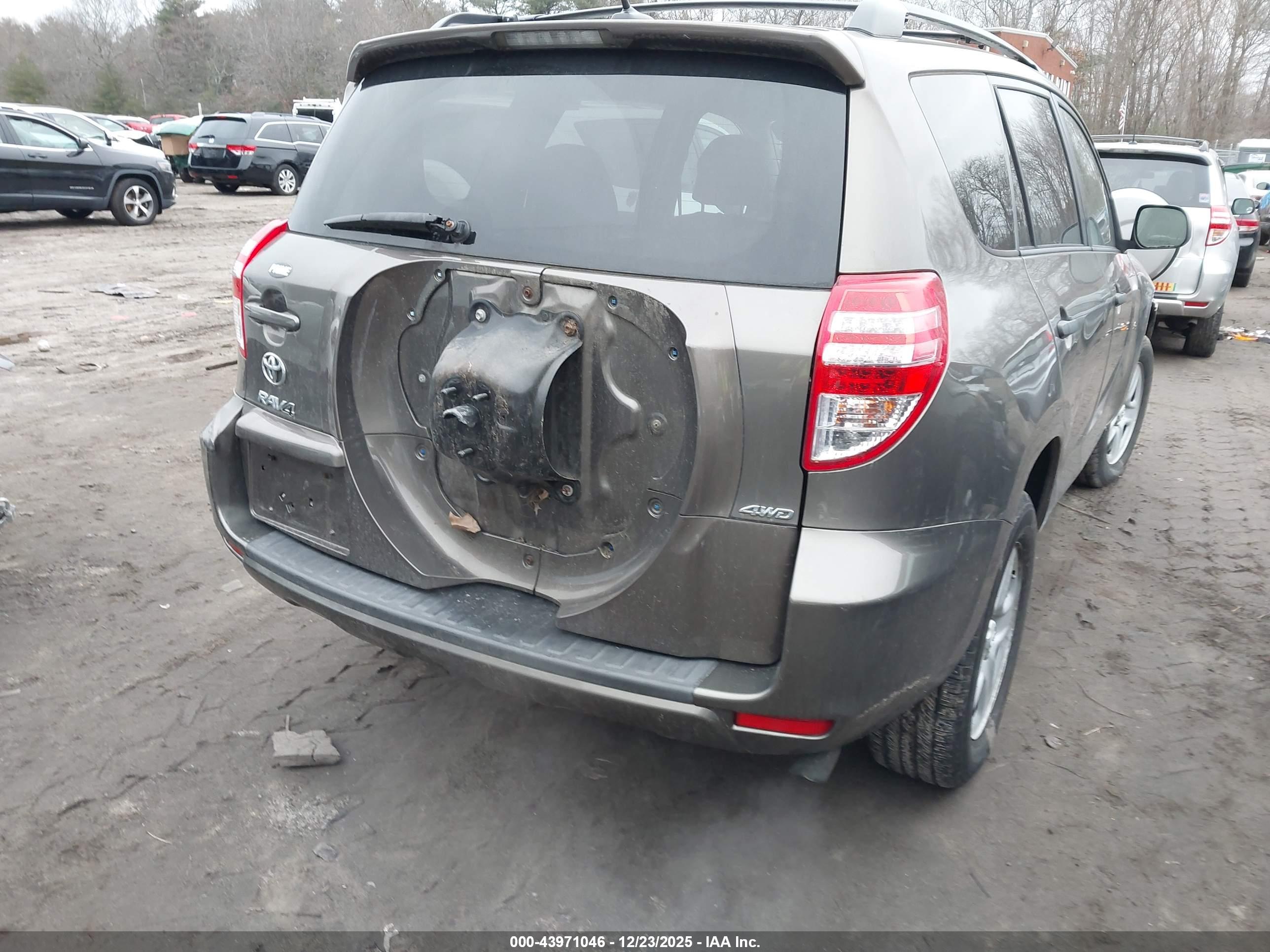TOYOTA RAV4 image 4