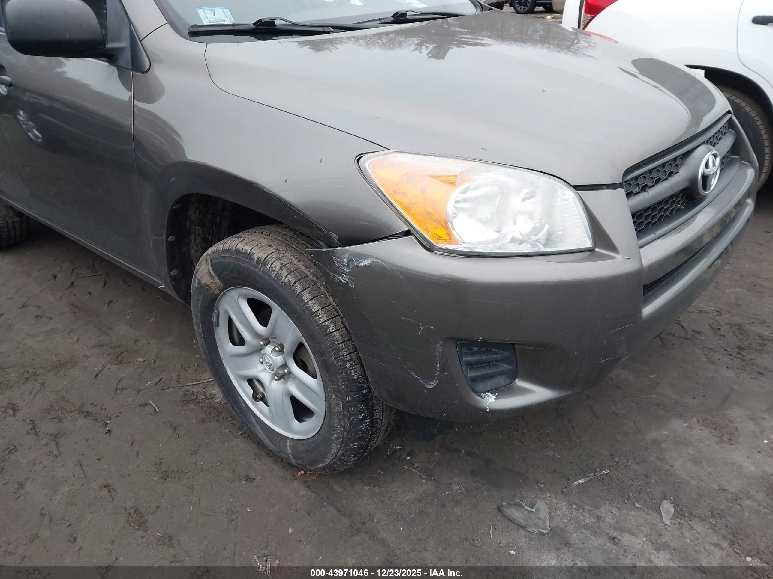 TOYOTA RAV4 image 6