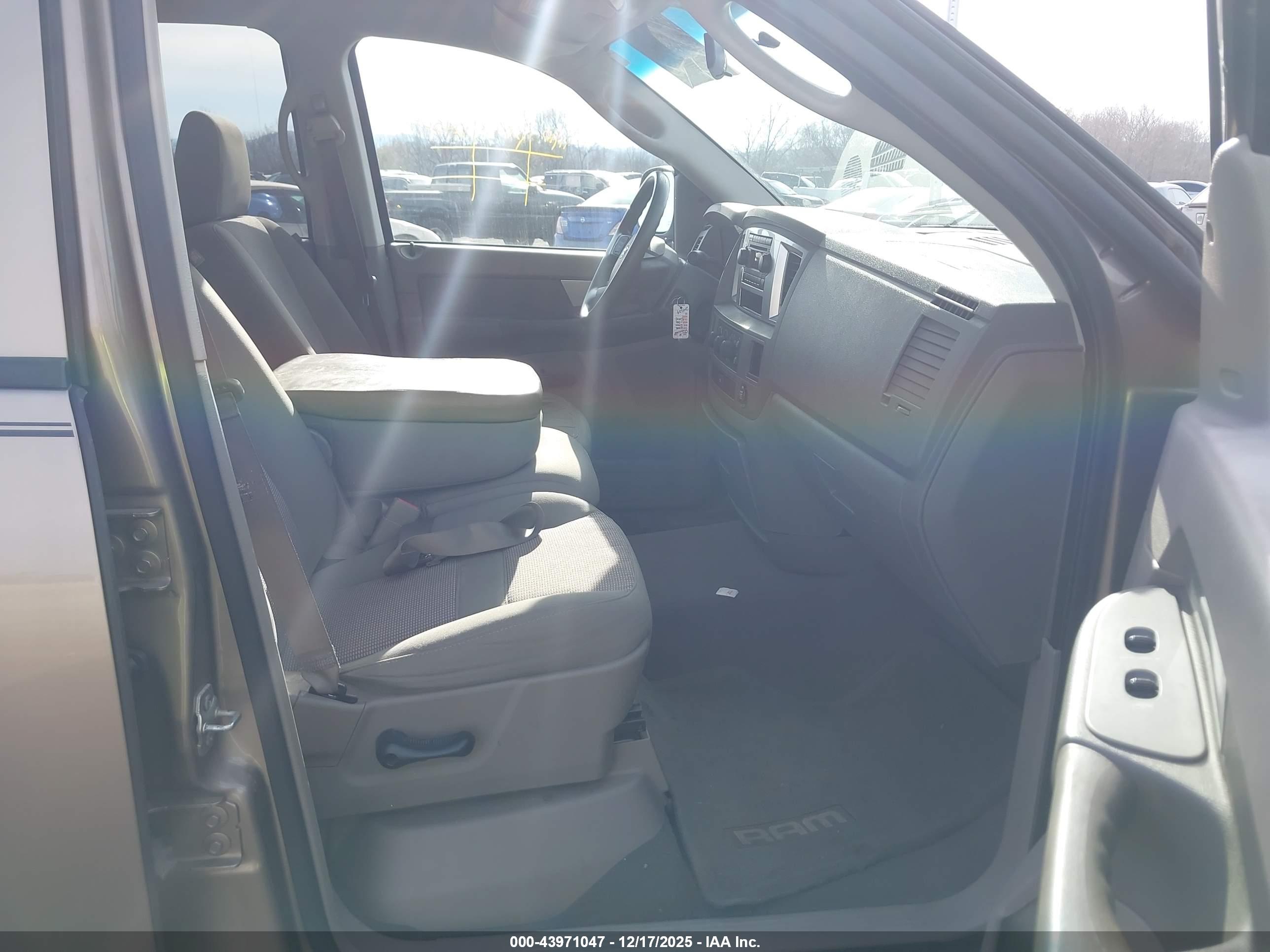 DODGE RAM image 5