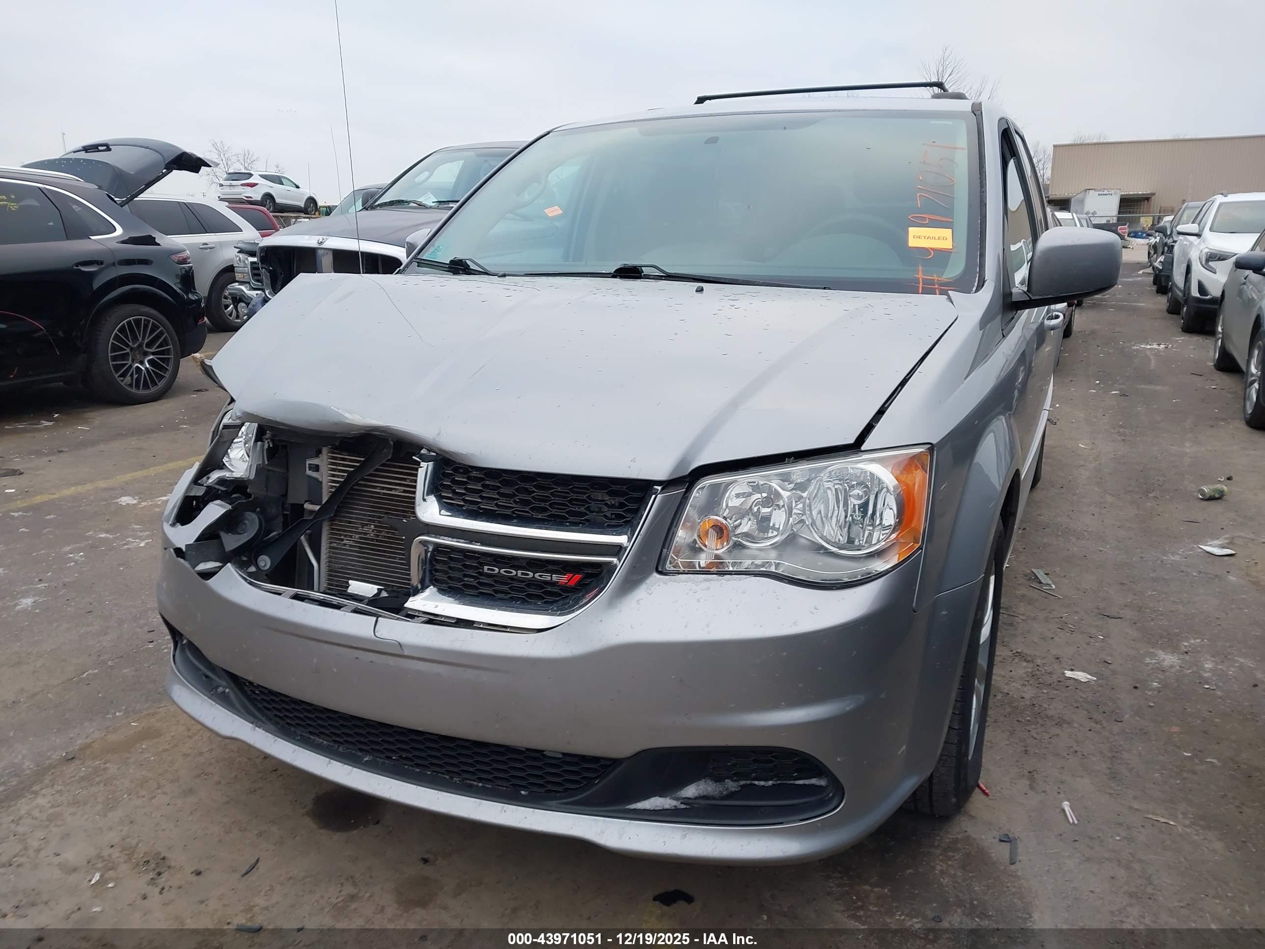 DODGE GRAND image 2