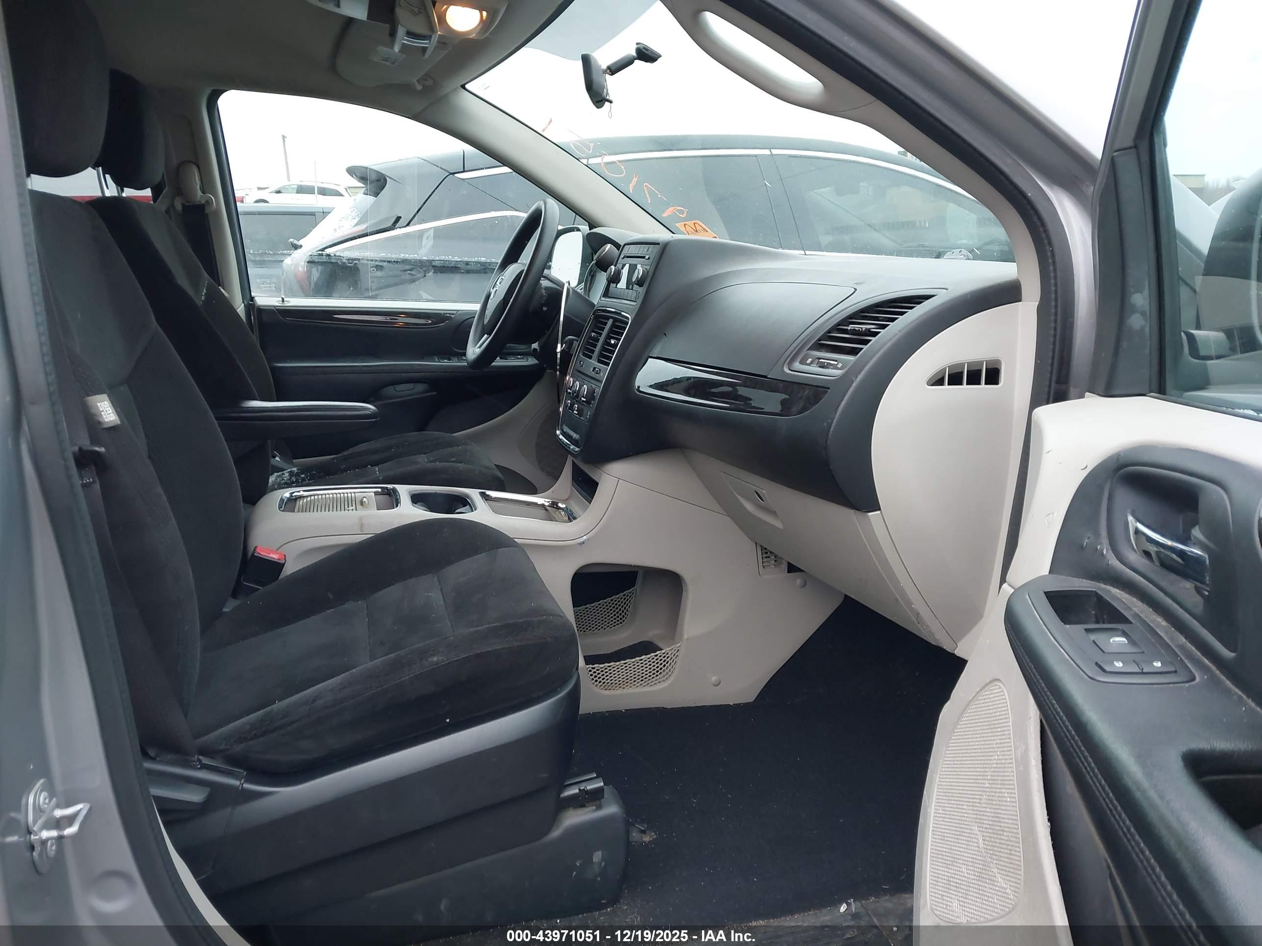 DODGE GRAND image 5