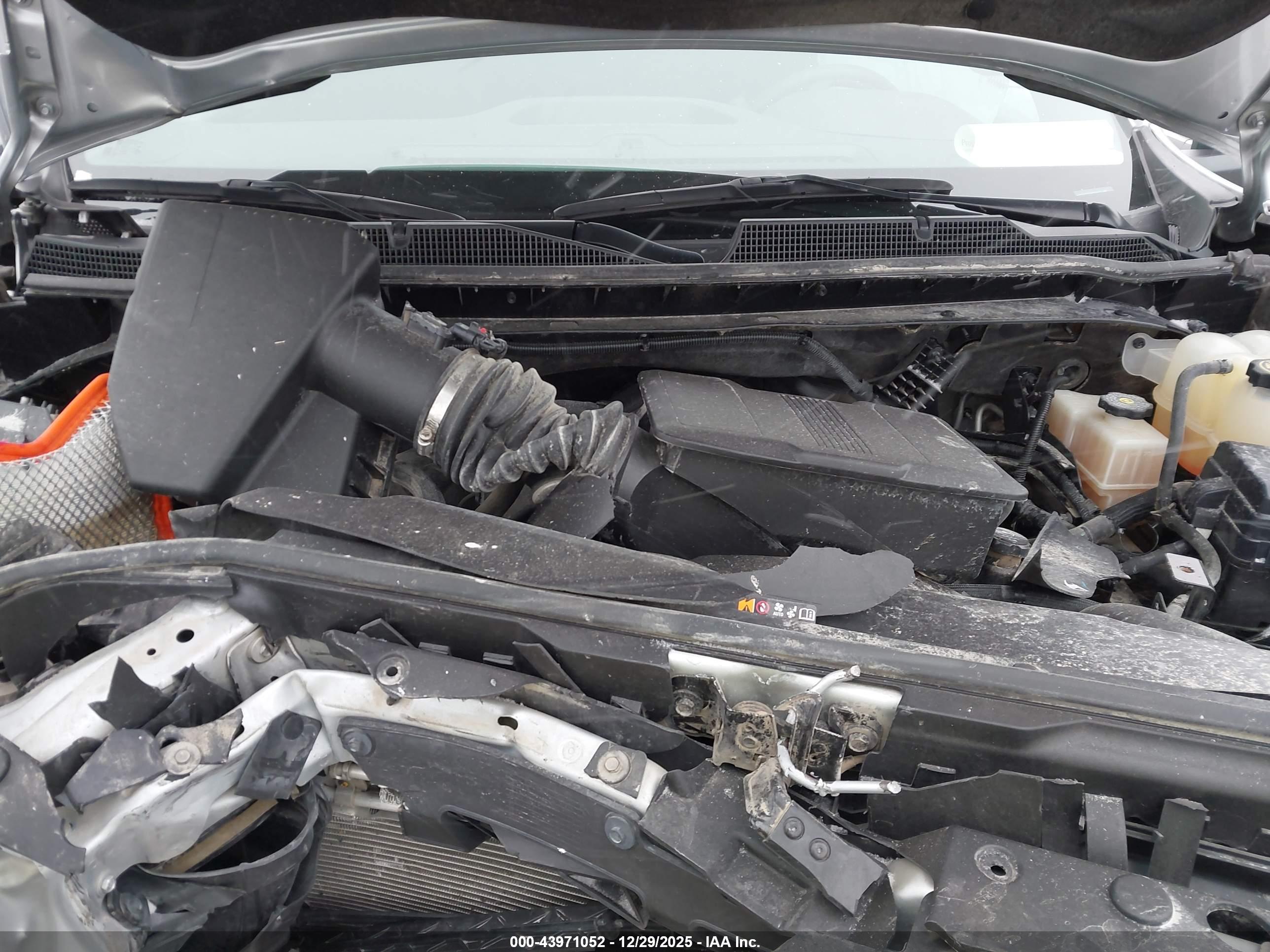 CHEVROLET SILVERADO image 10