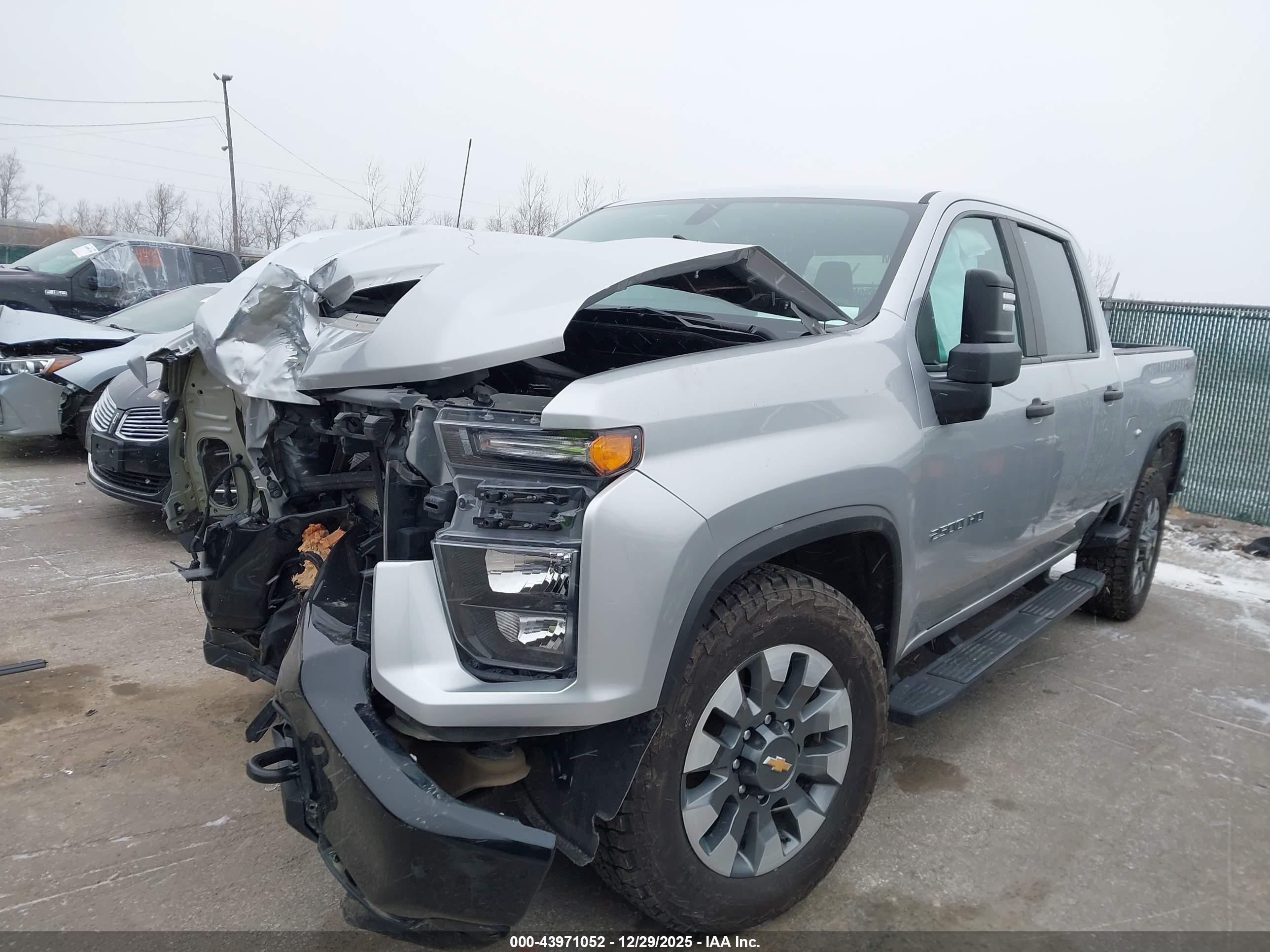 CHEVROLET SILVERADO image 2