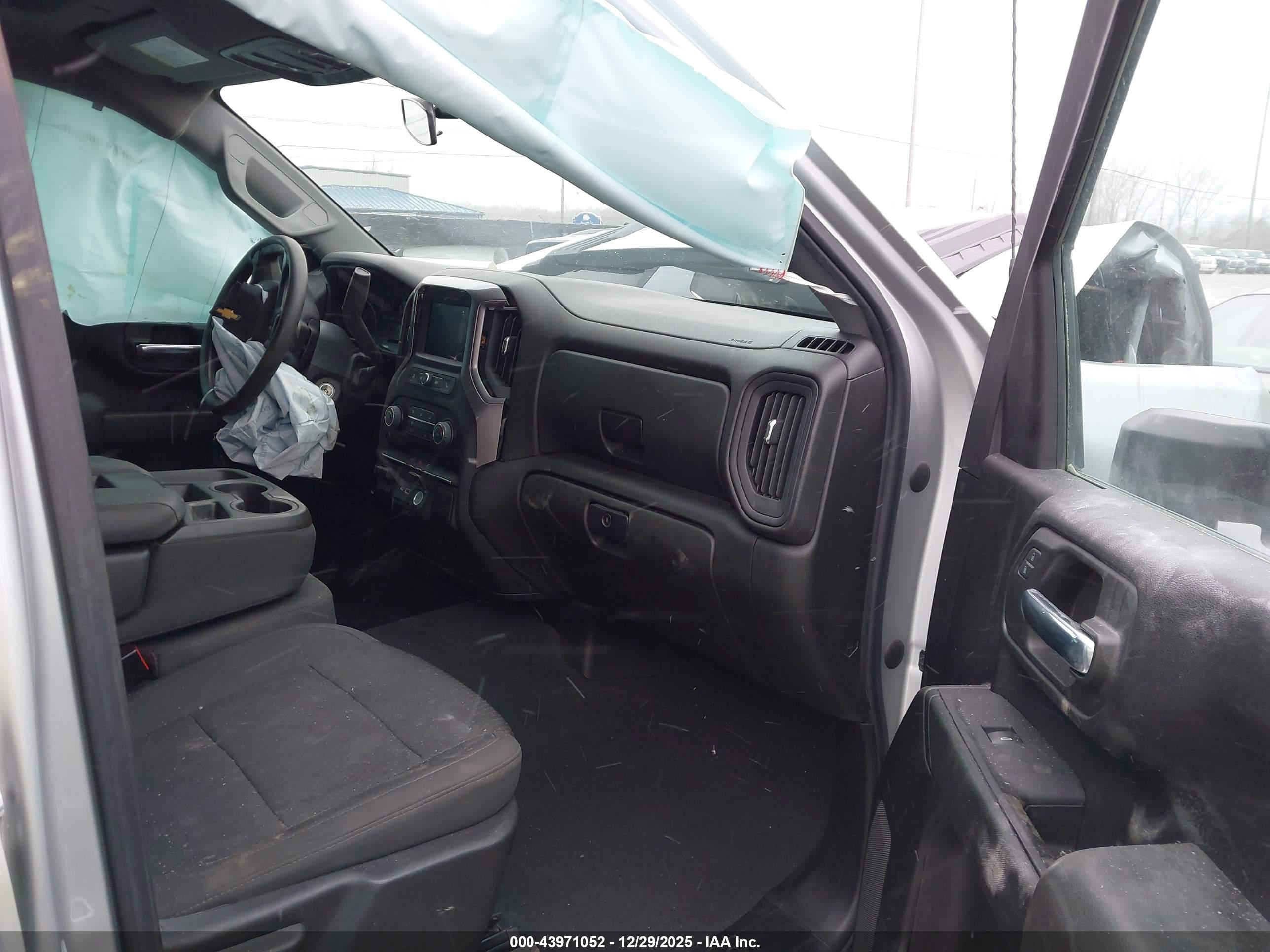CHEVROLET SILVERADO image 5