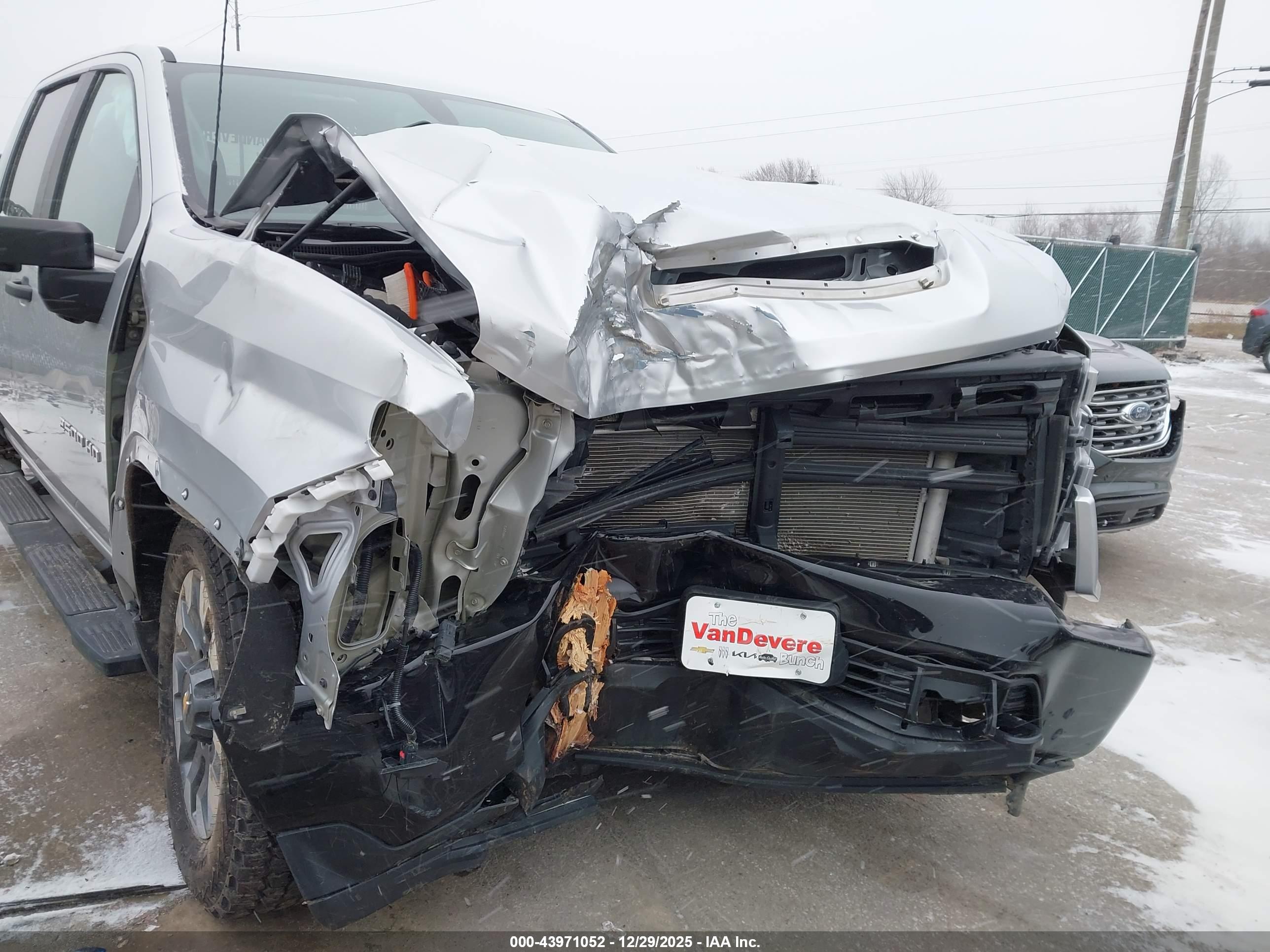 CHEVROLET SILVERADO image 6