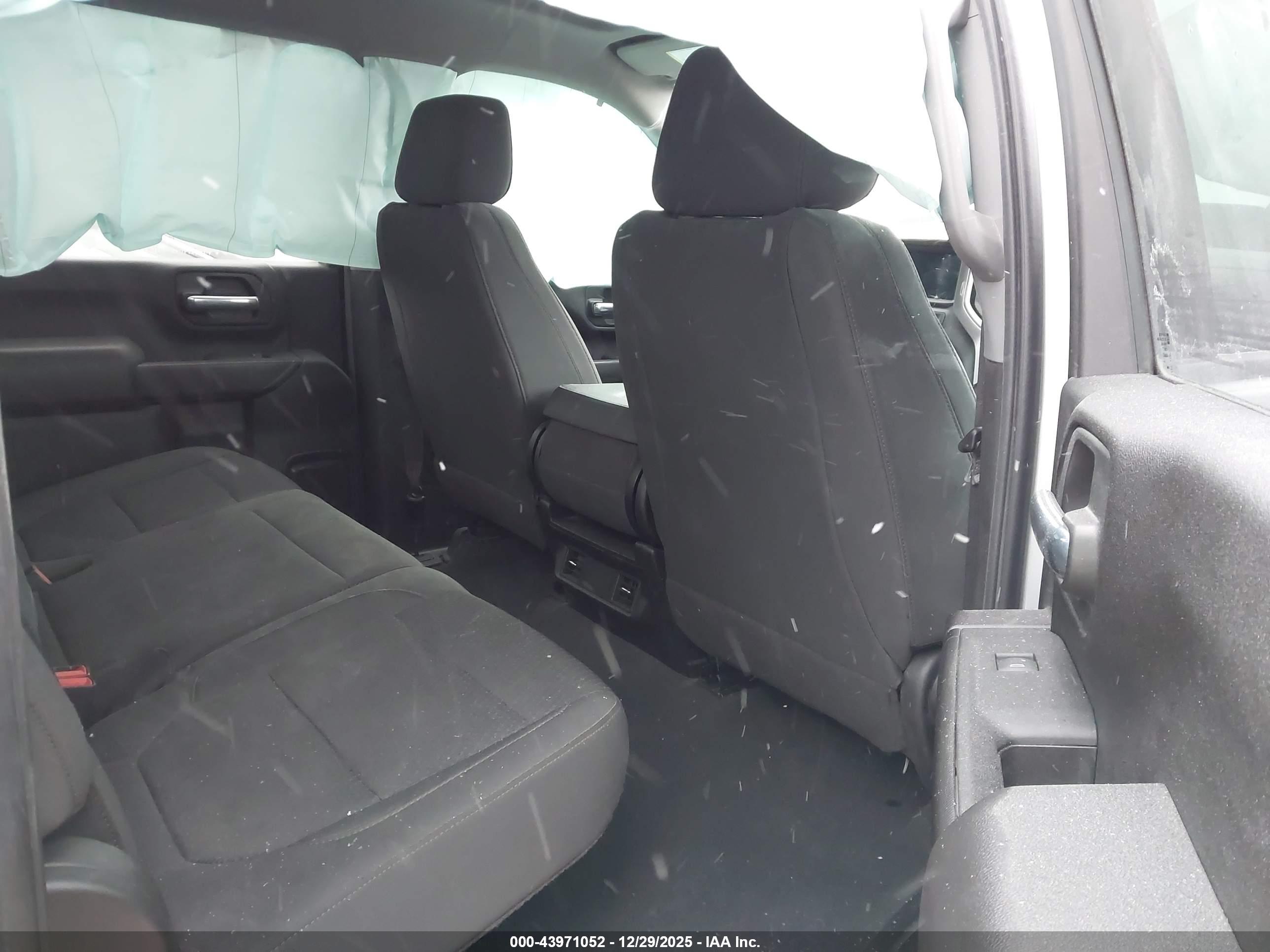 CHEVROLET SILVERADO image 8