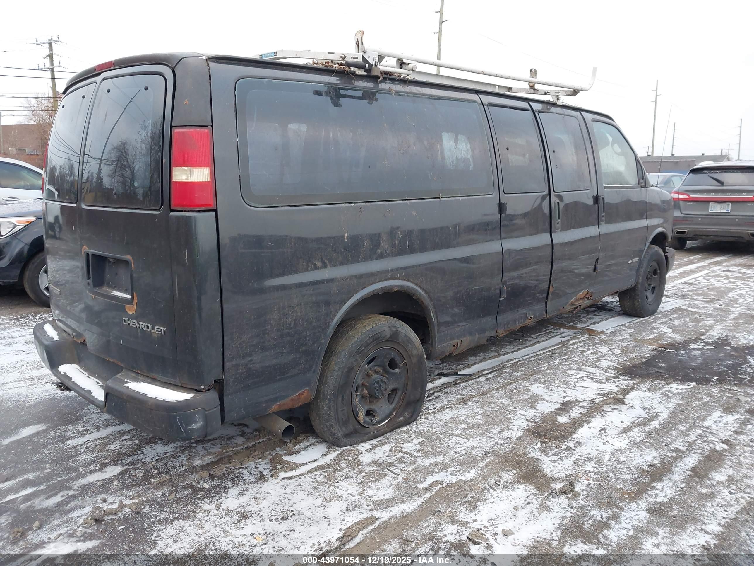CHEVROLET EXPRESS image 4