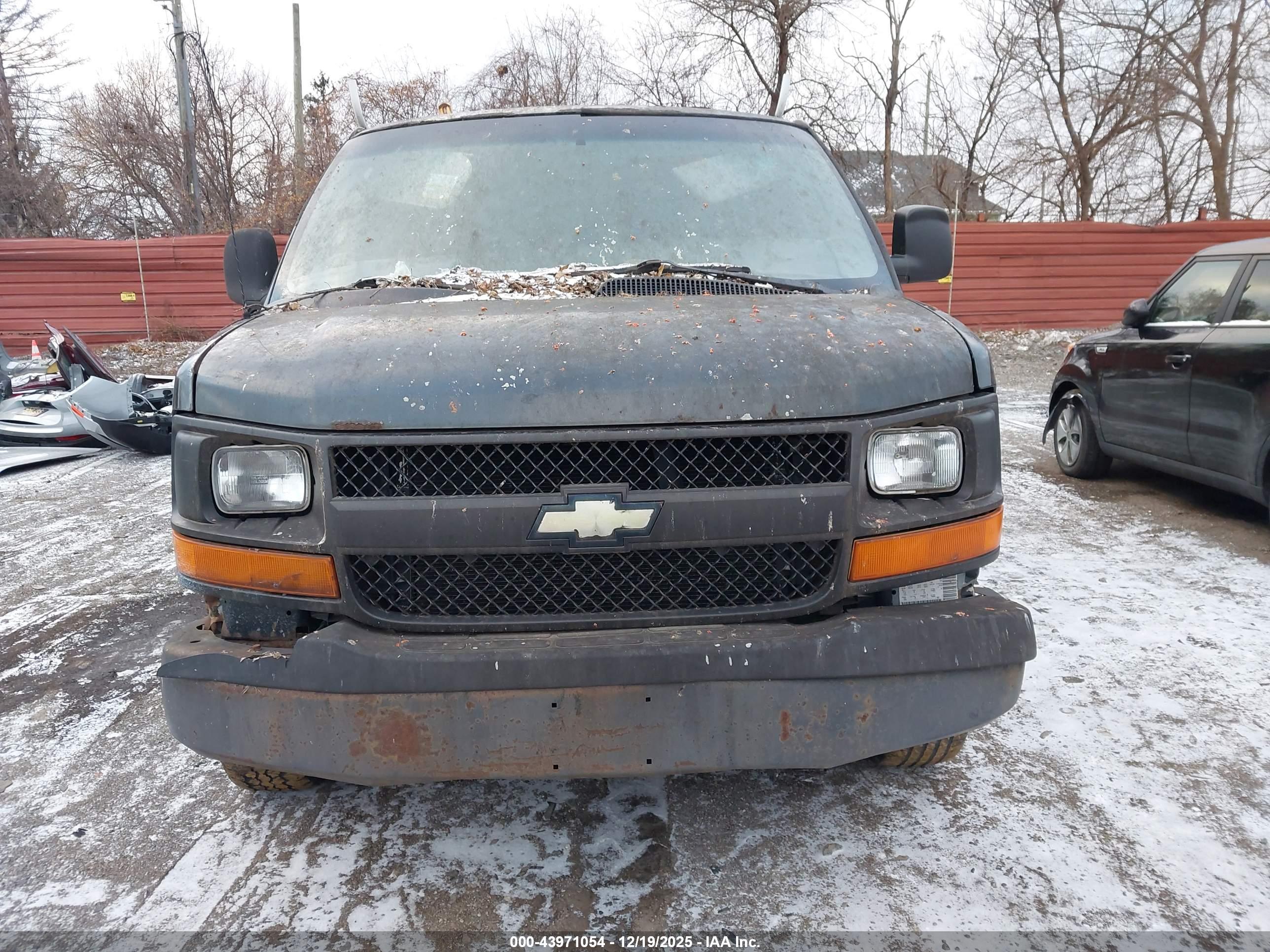 CHEVROLET EXPRESS image 6