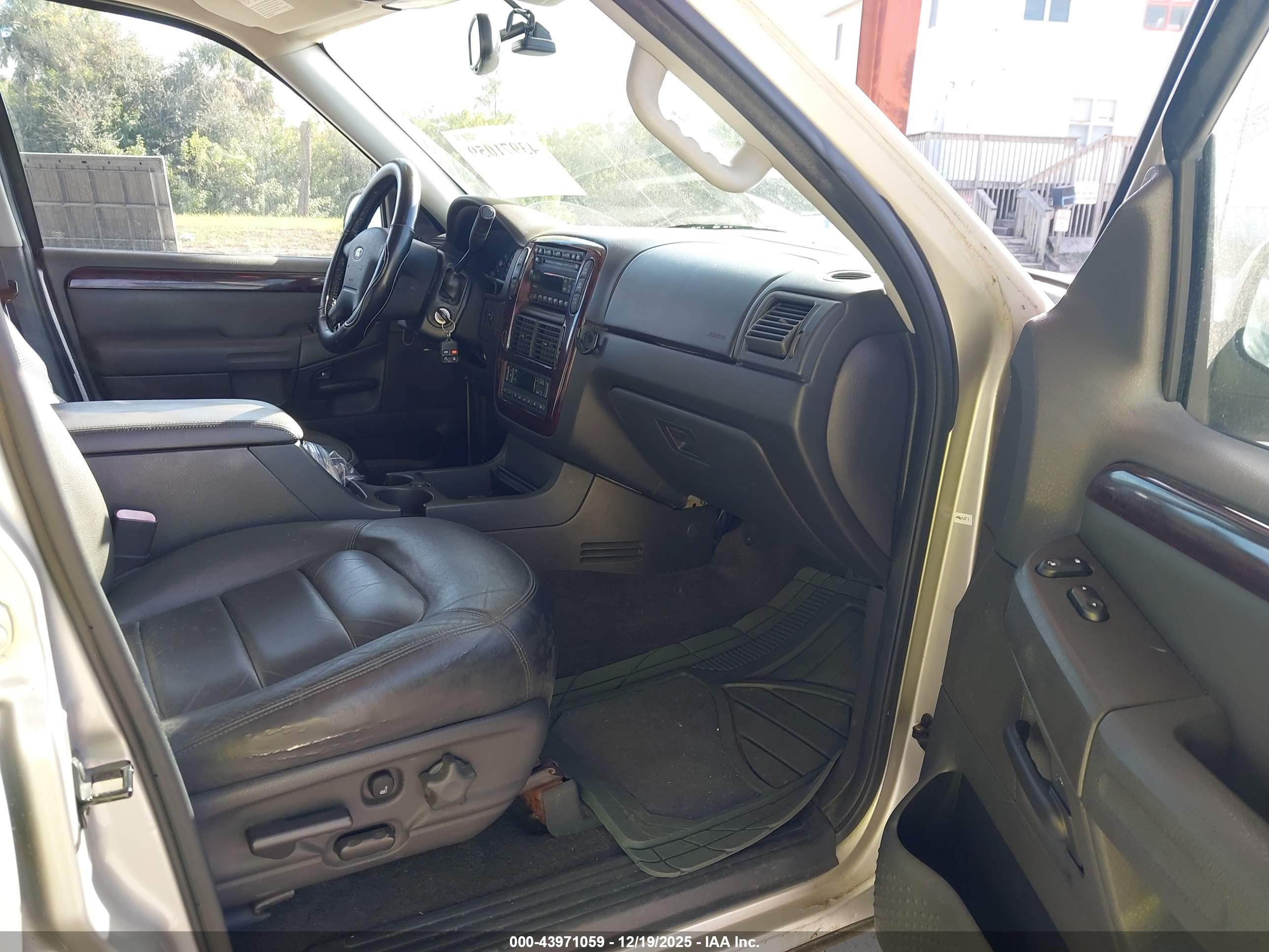 FORD EXPLORER image 5