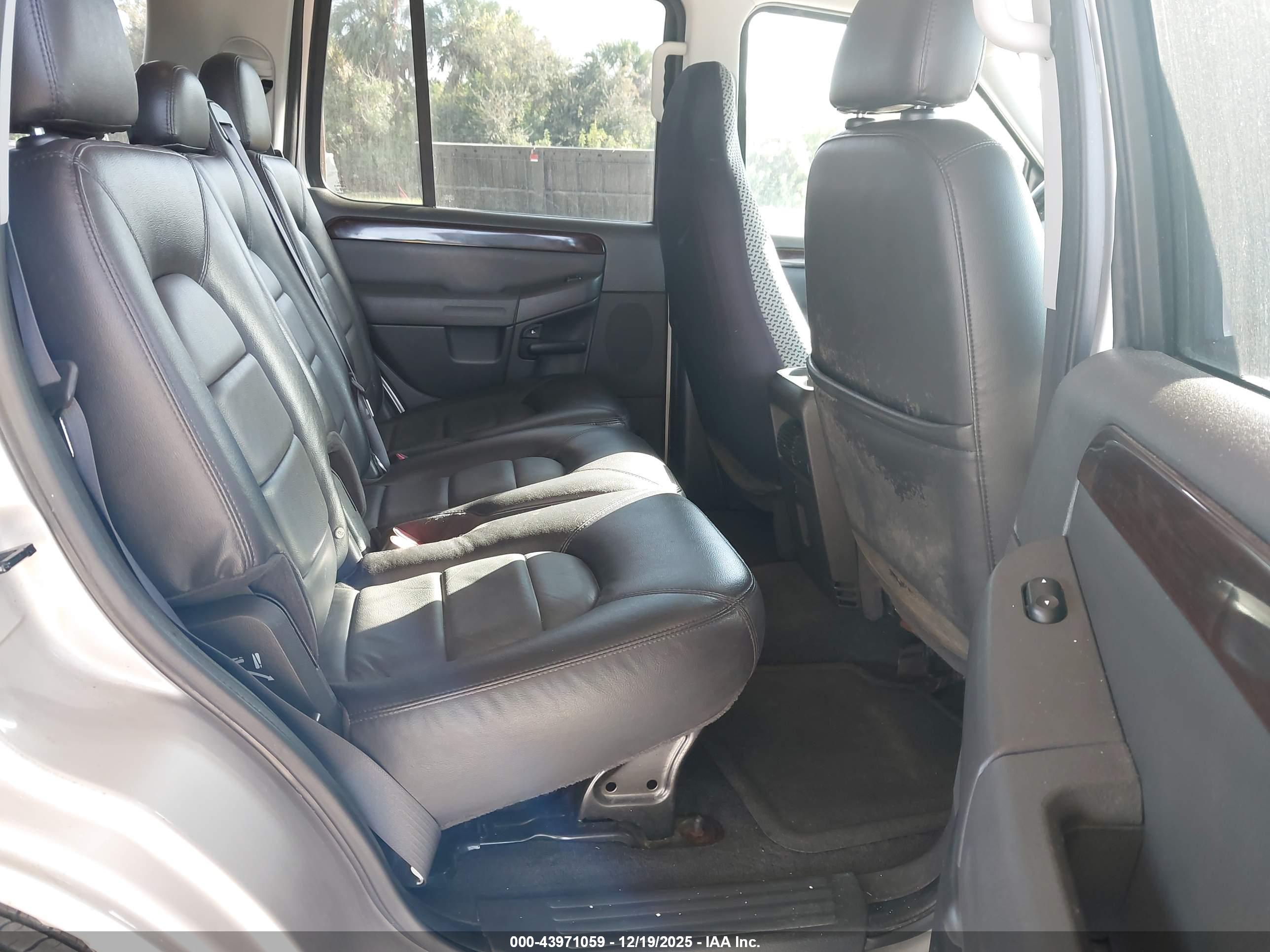 FORD EXPLORER image 8