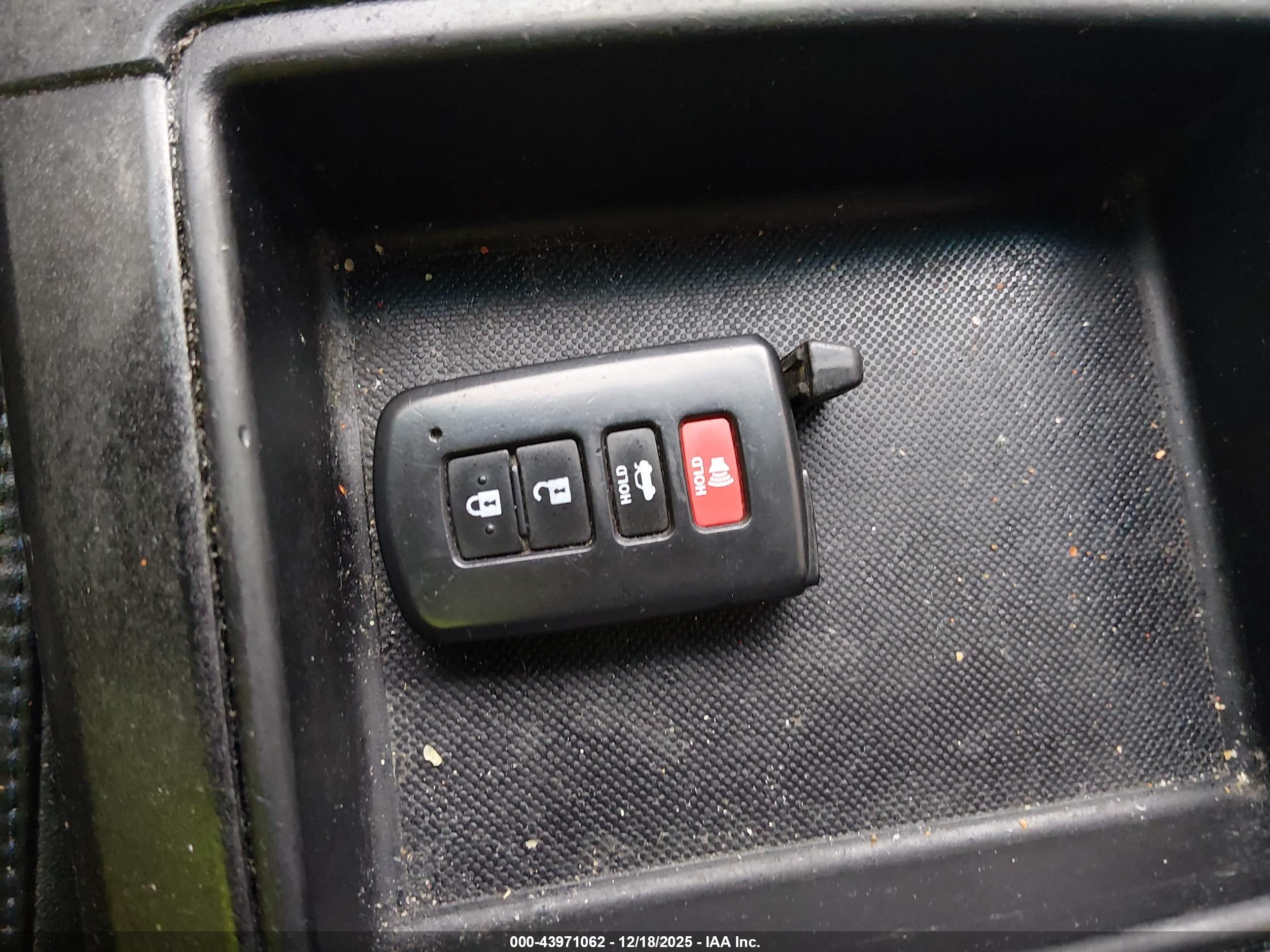TOYOTA CAMRY image 11
